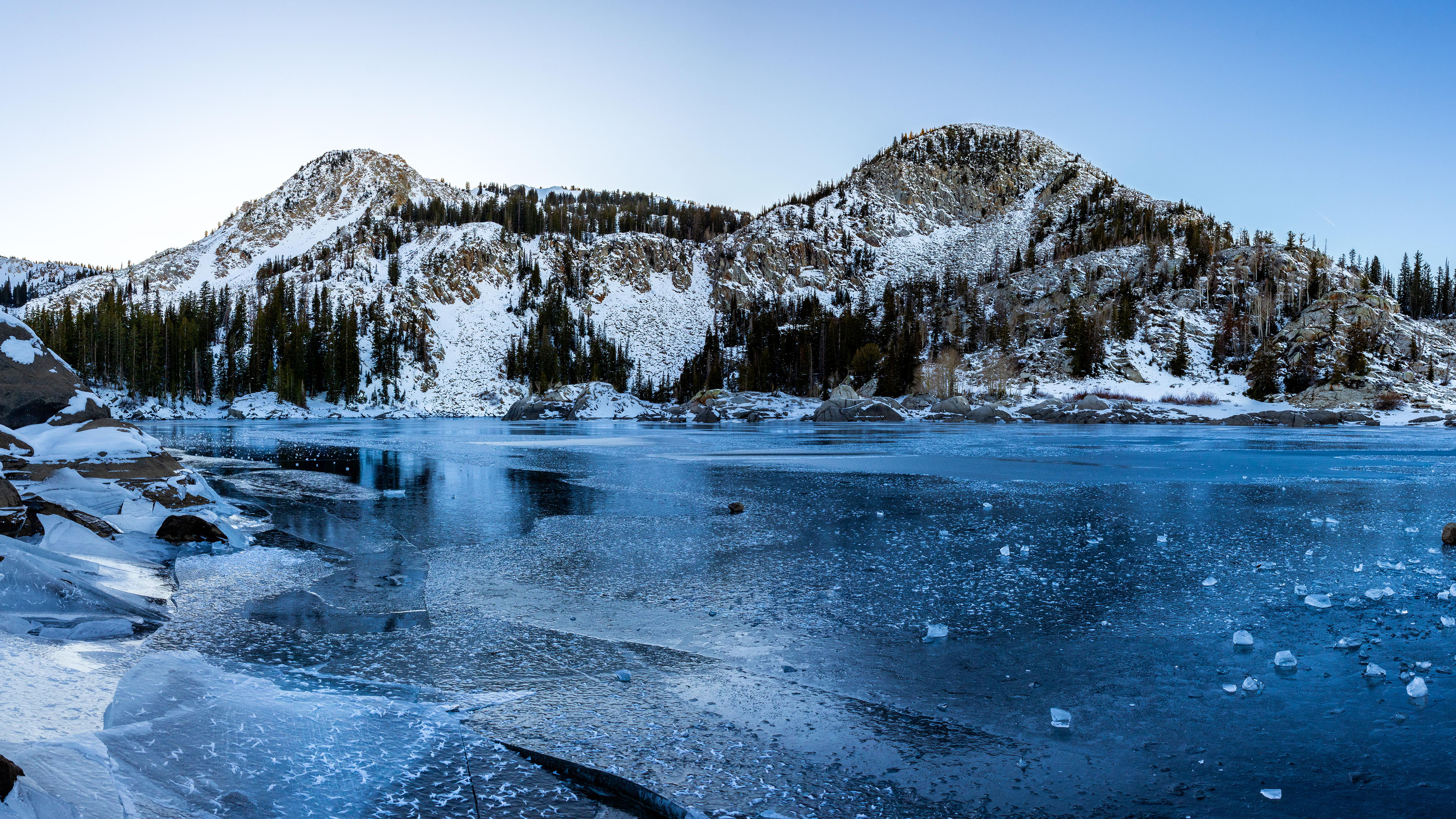 风景大片,冰天雪地,冰湖,山丘