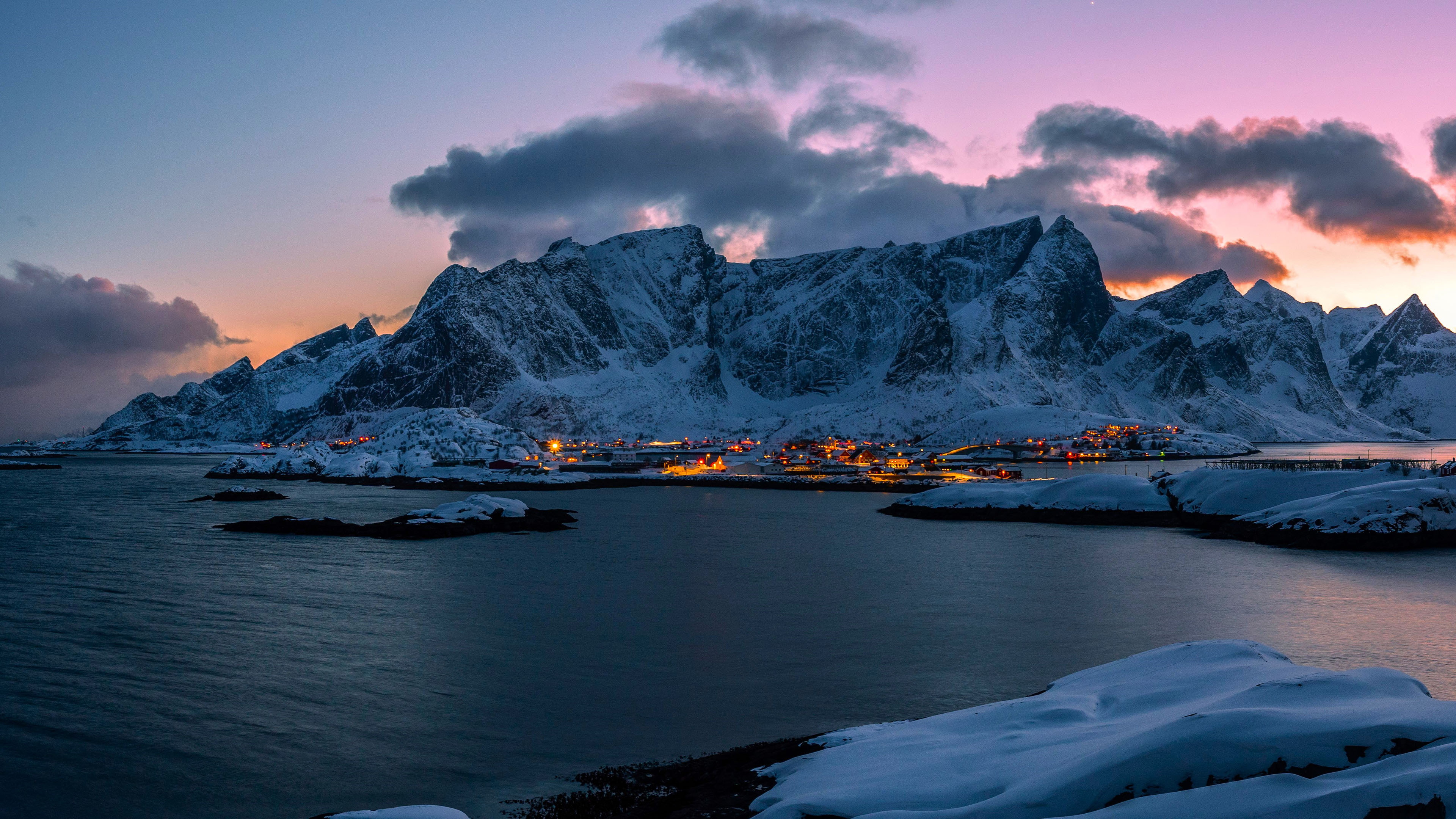 风景大片,冰天雪地,小镇,夜景,夜晚