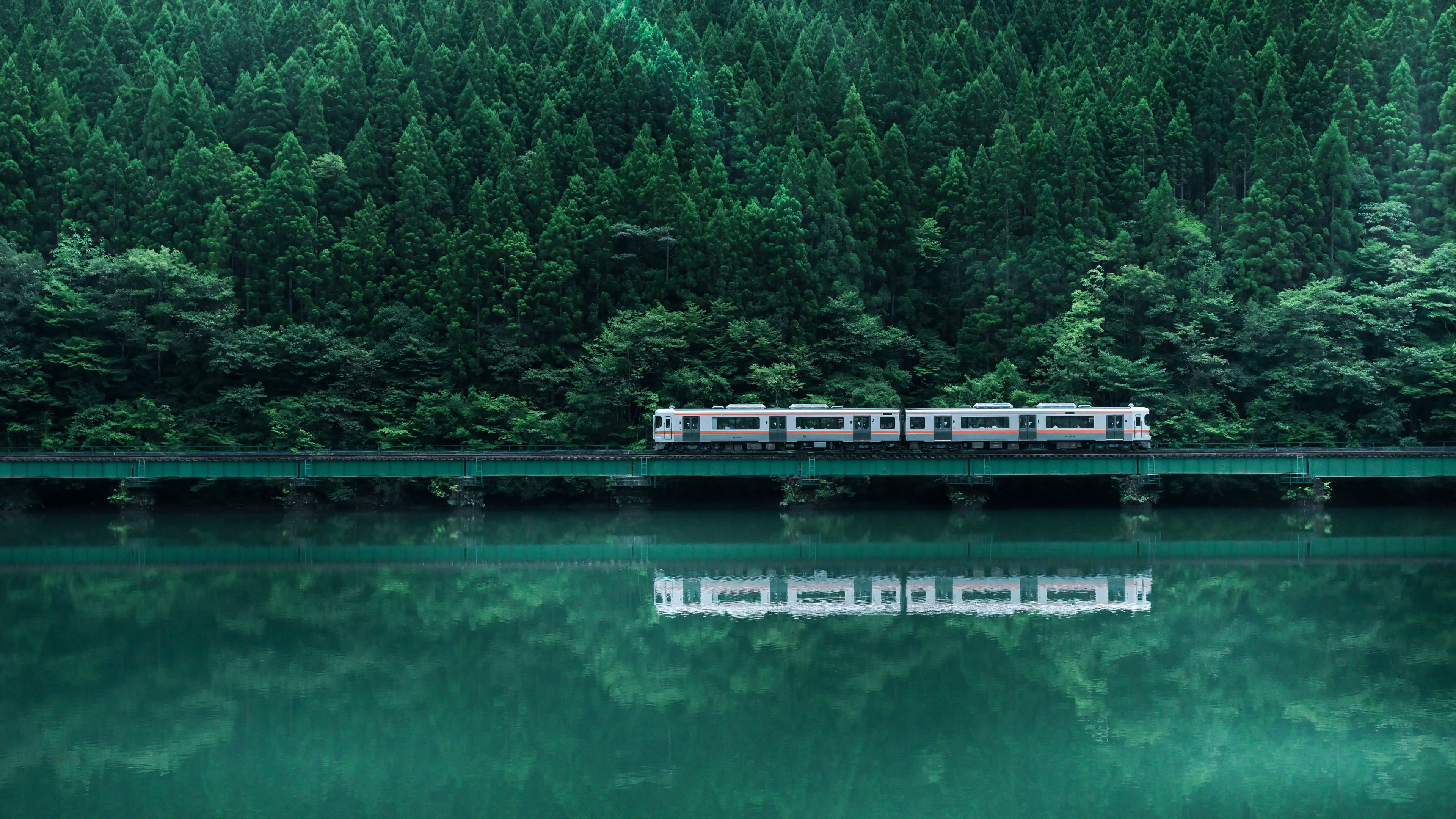 风景大片,自然风光,青山绿水,火车,倒影