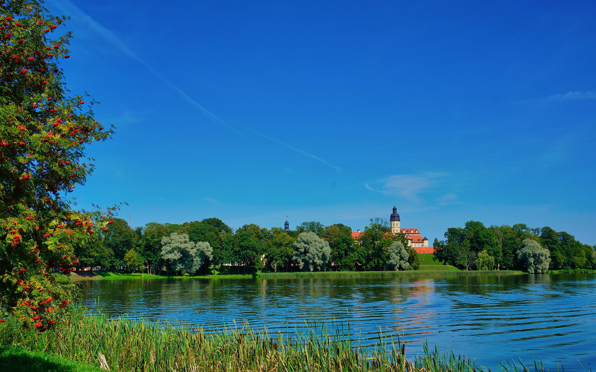 平静的湖面,,海天一色