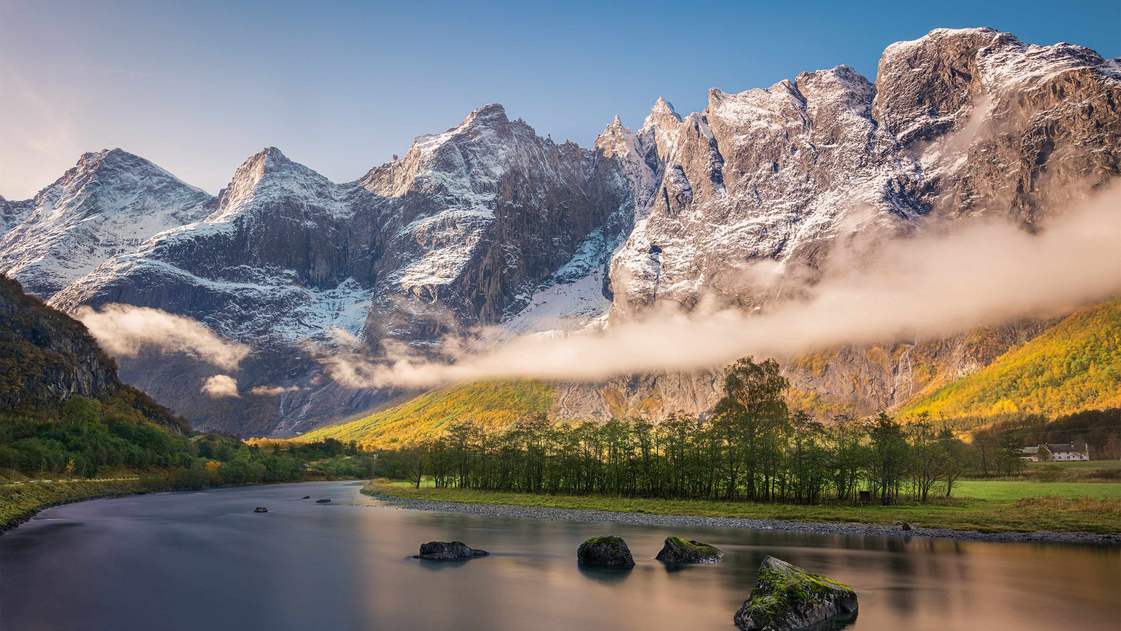 自然风光,雪山,树林,河流,雾