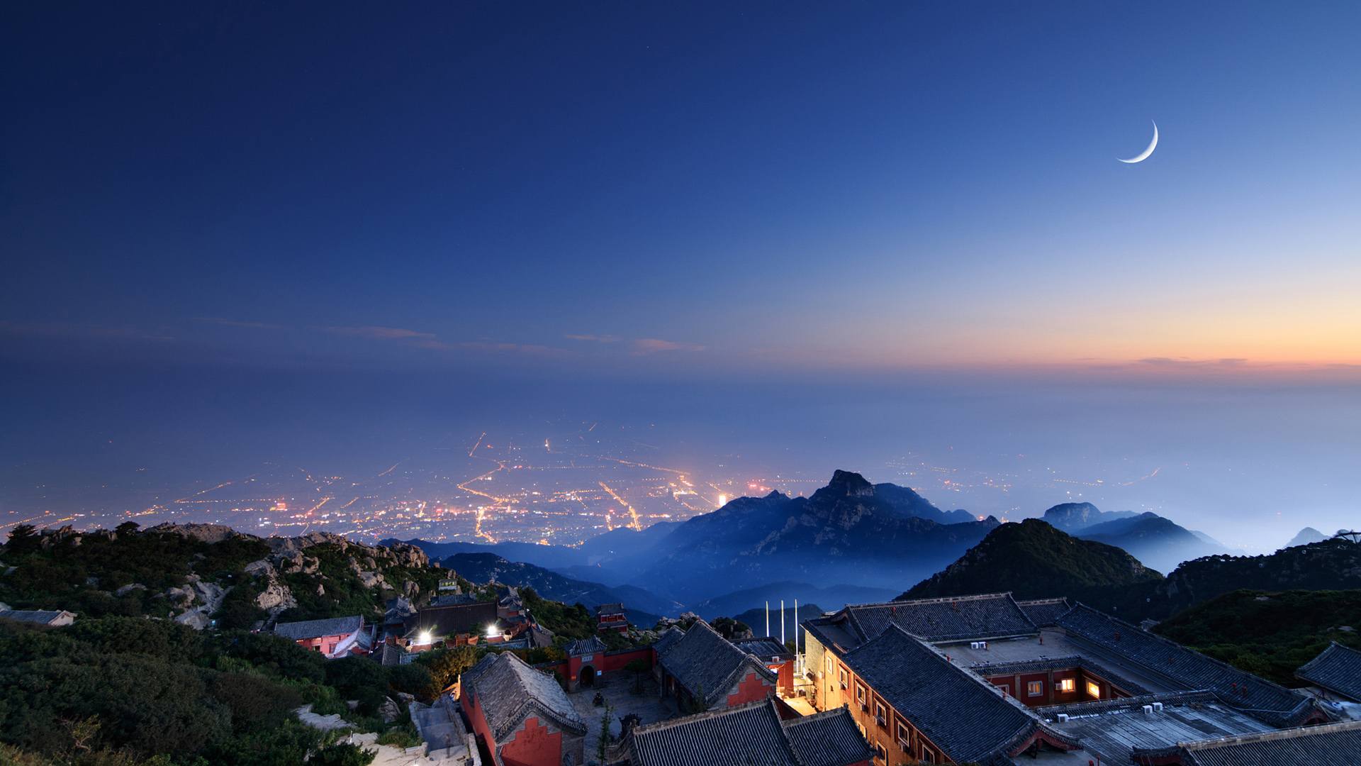 漂亮的夜景,,月亮,星空,,山上的房子