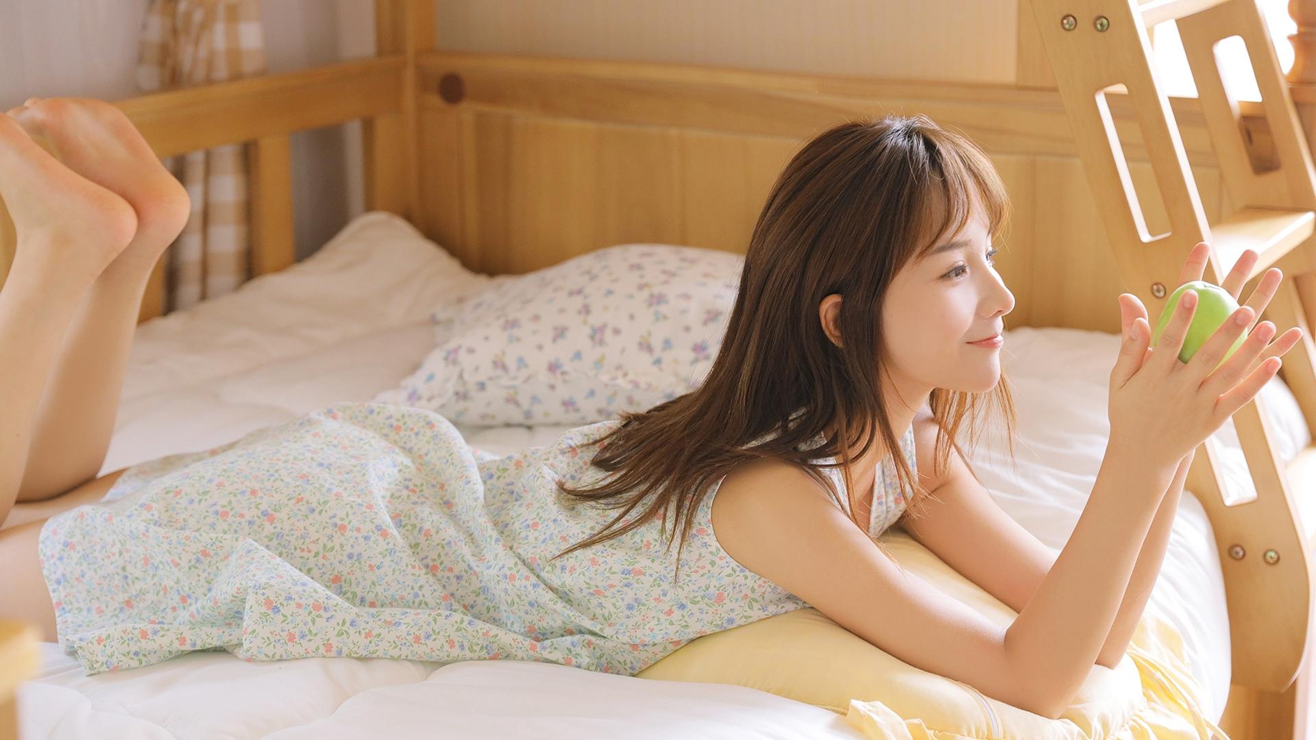 清纯,,清甜美女,,俏皮,,撩人