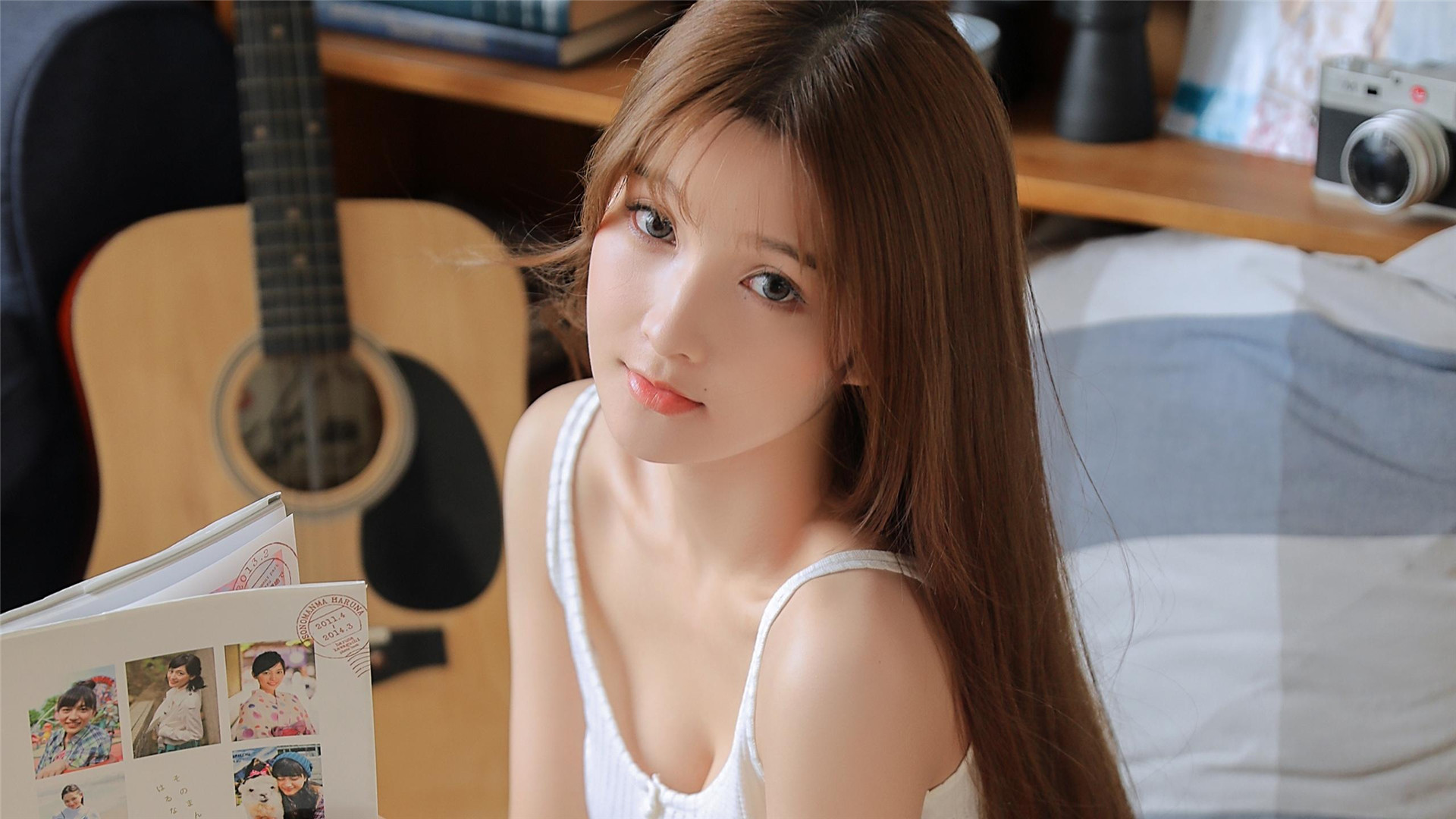 清纯,,,吊带,,美女,,甜美,,室内