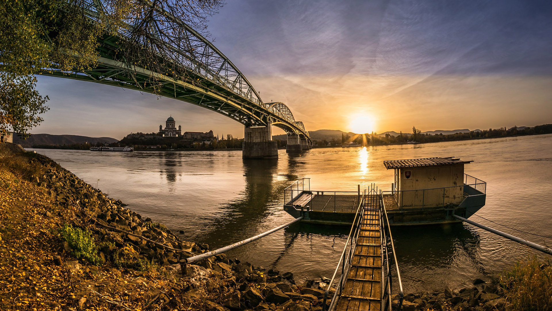 城市夜景,大桥,小船,码头,黄昏,阳光,大江