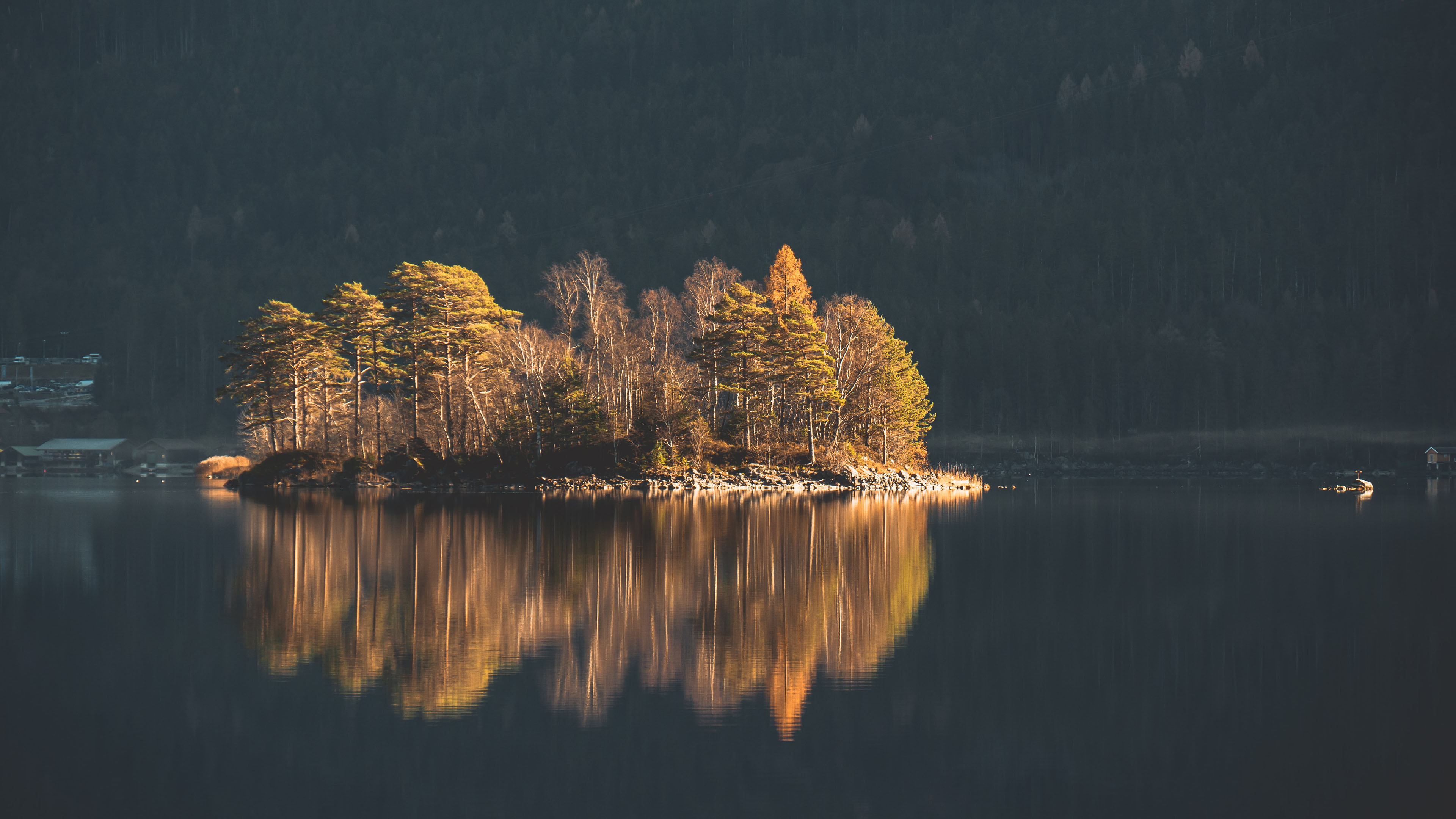 秋意正浓,湖心岛,倒影,金黄