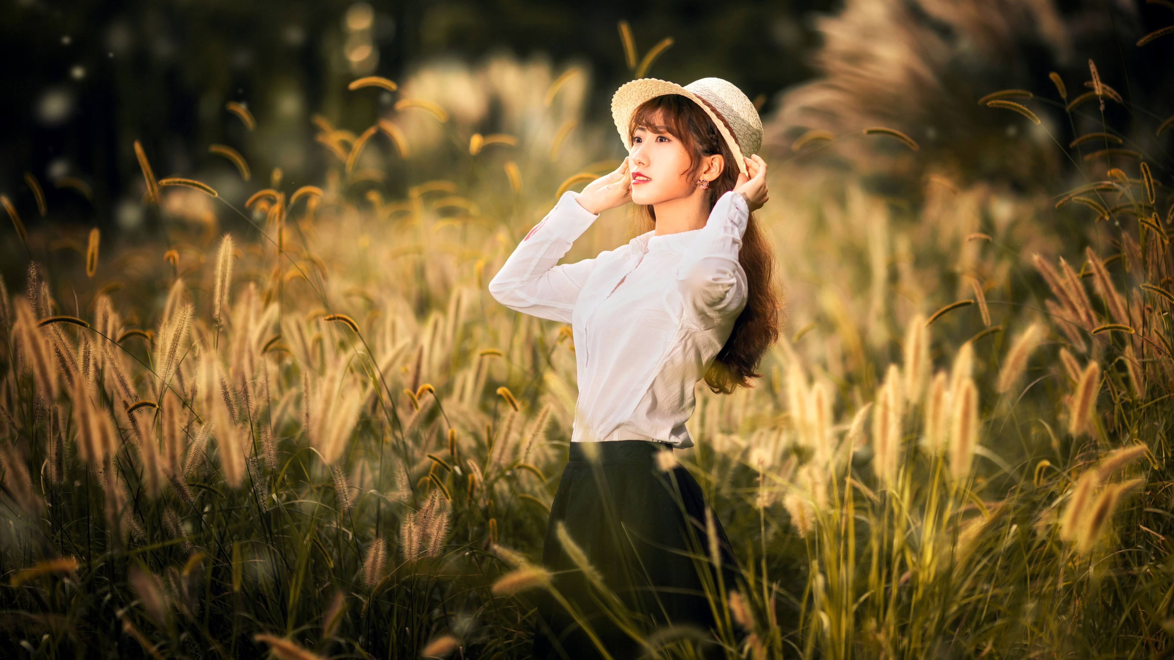 清纯,清新,美女,太阳帽,户外摄影,狗尾巴草