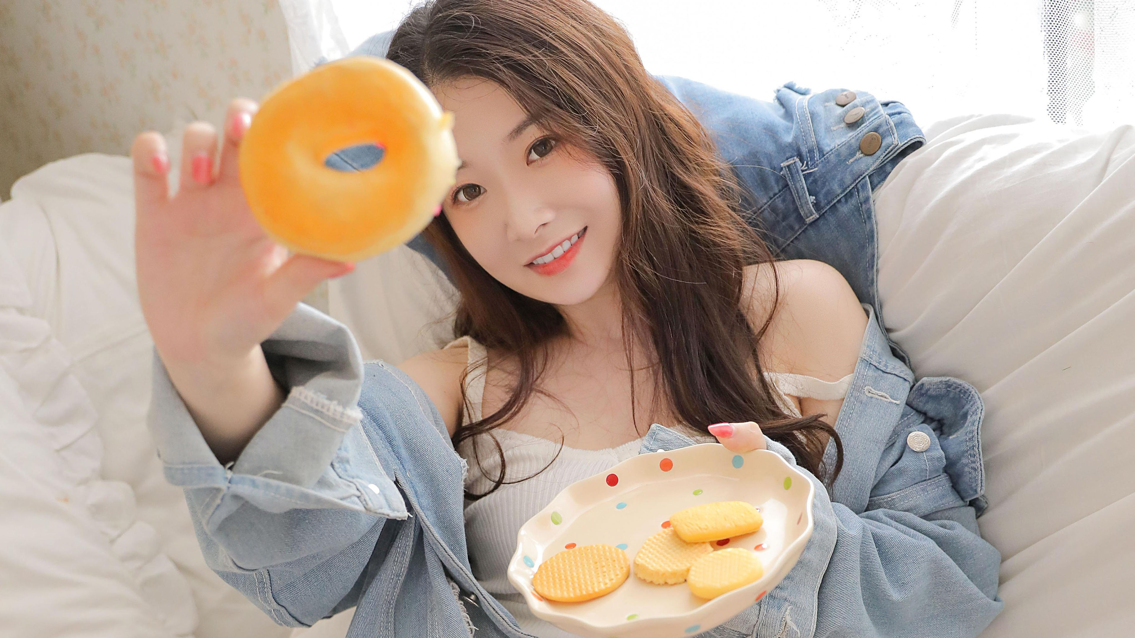 性感女神,甜甜圈,饼干,长发牛仔