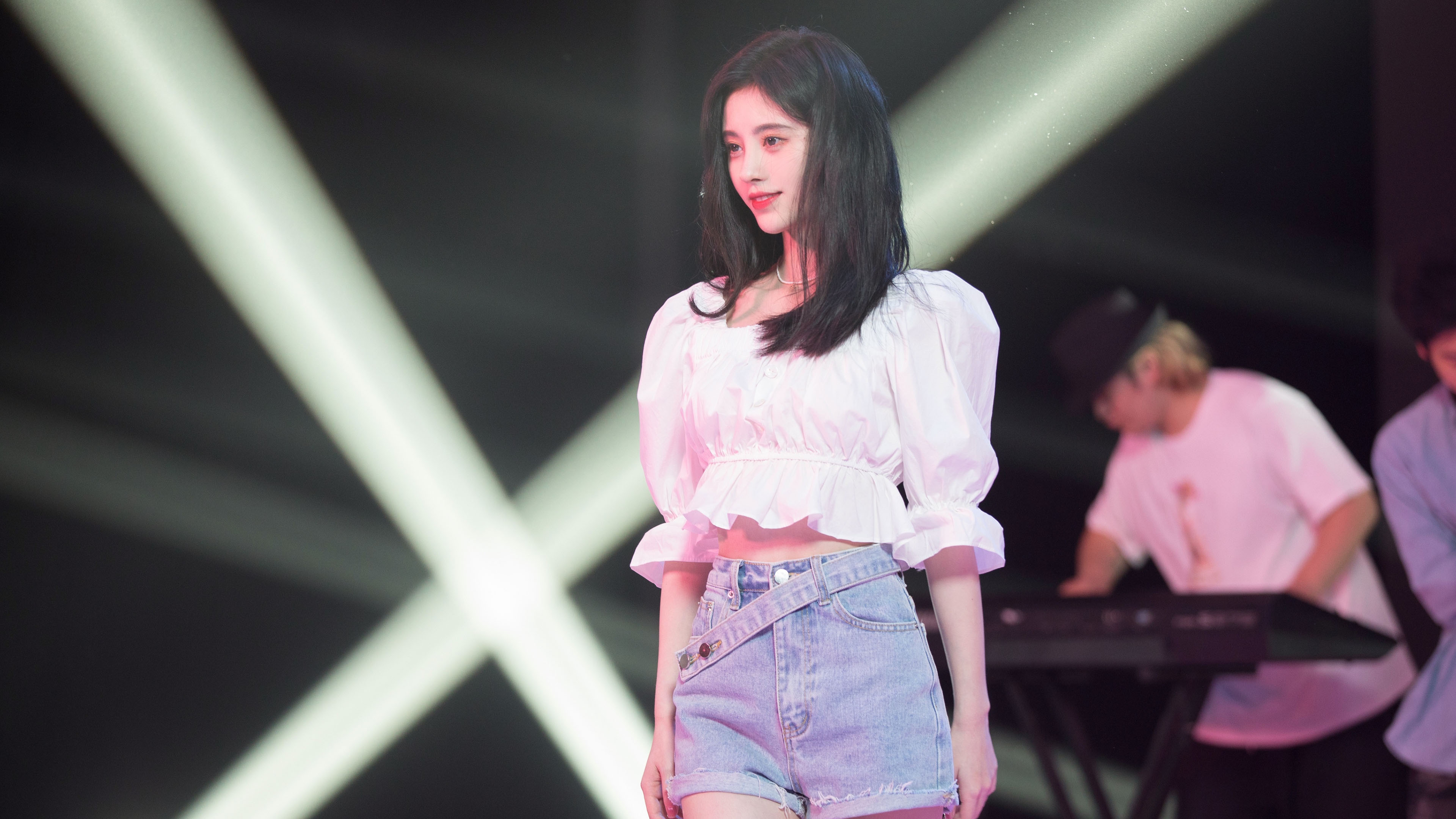 鞠婧祎,美腿,牛仔短裤,舞台