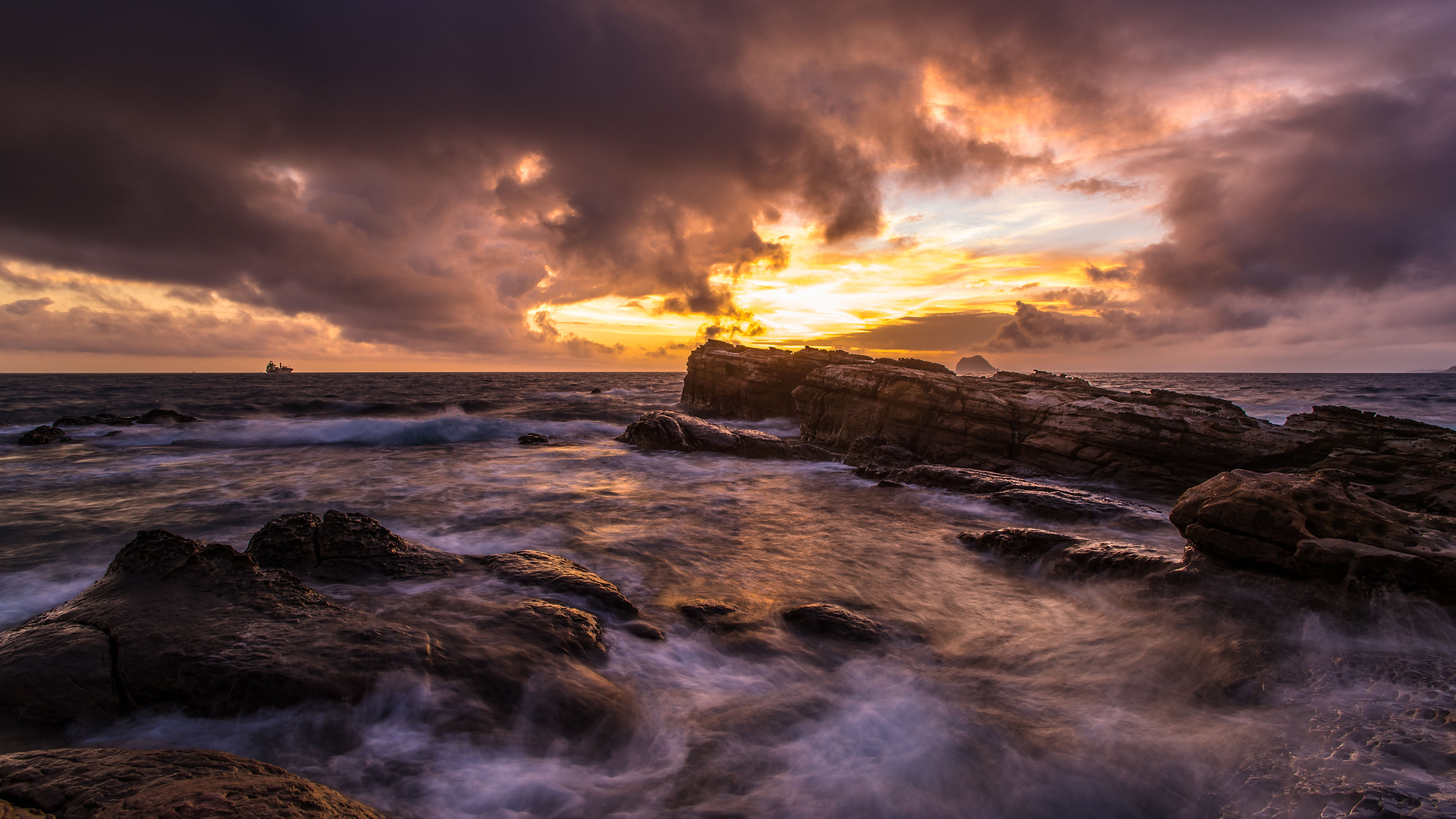 海洋天堂,黄昏,礁石,海浪,波涛汹涌