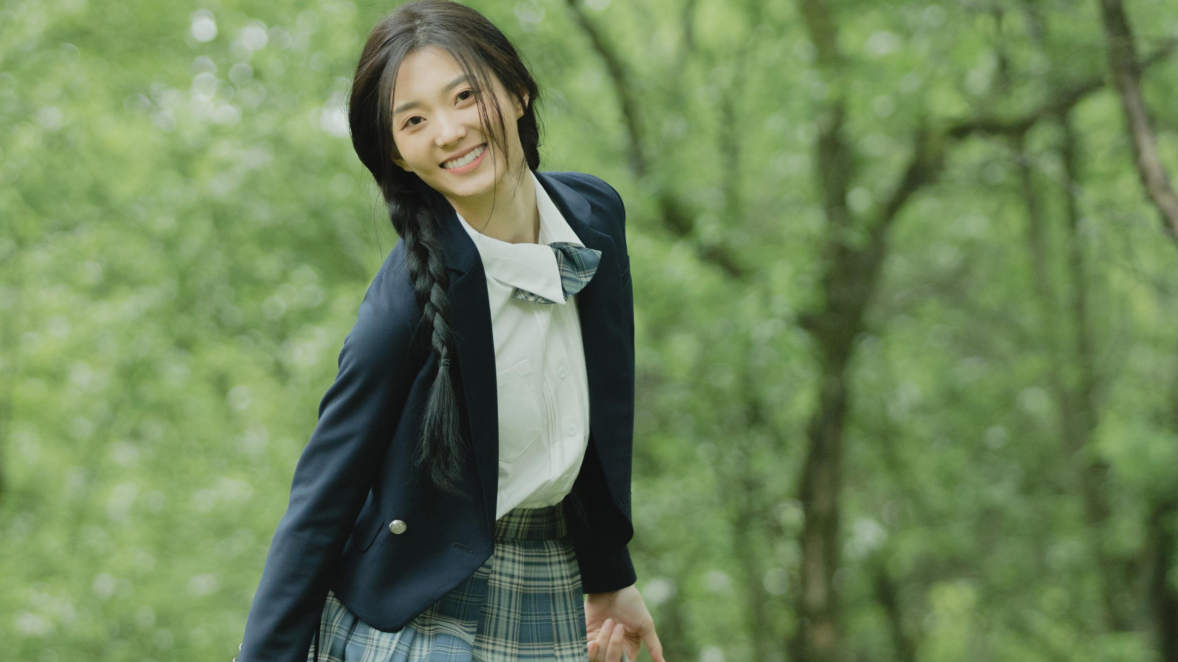 清纯,学院风,辫子美女,微笑,树林