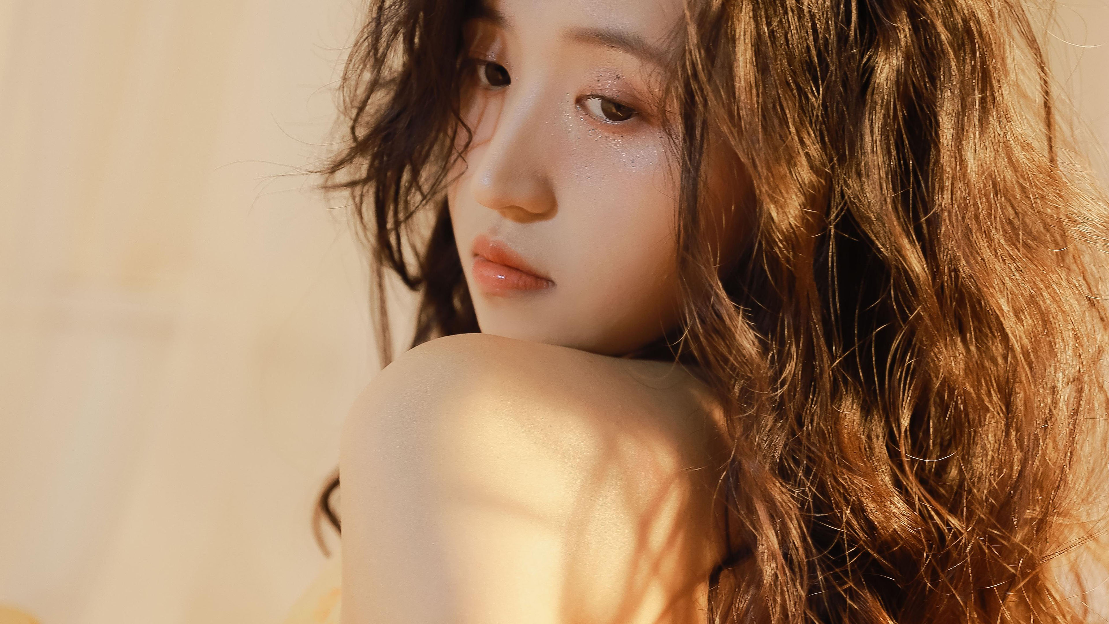 性感女神,长发,美肩,侧脸