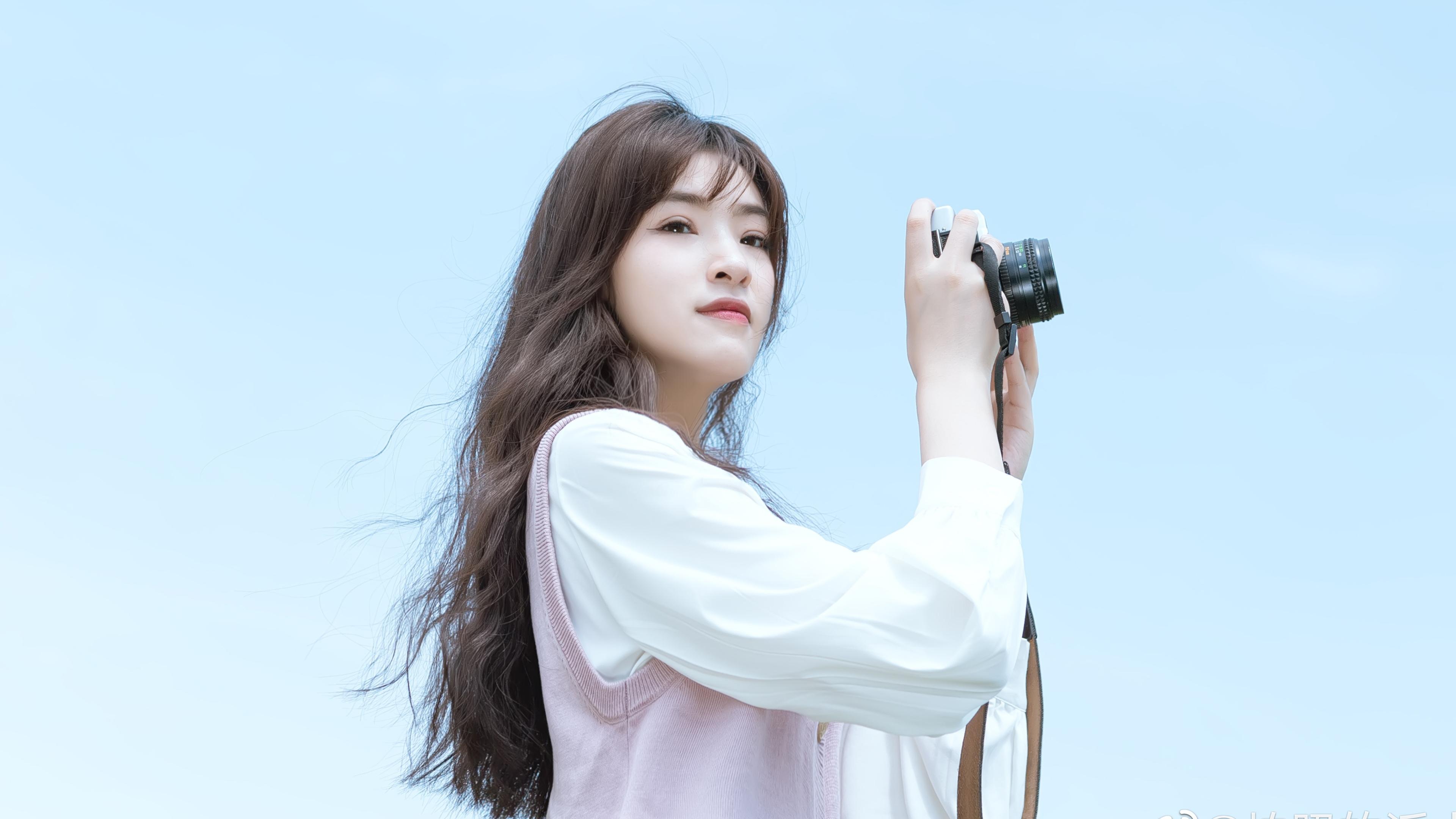 清纯,,长发飘飘,蓝天白云,,照相机