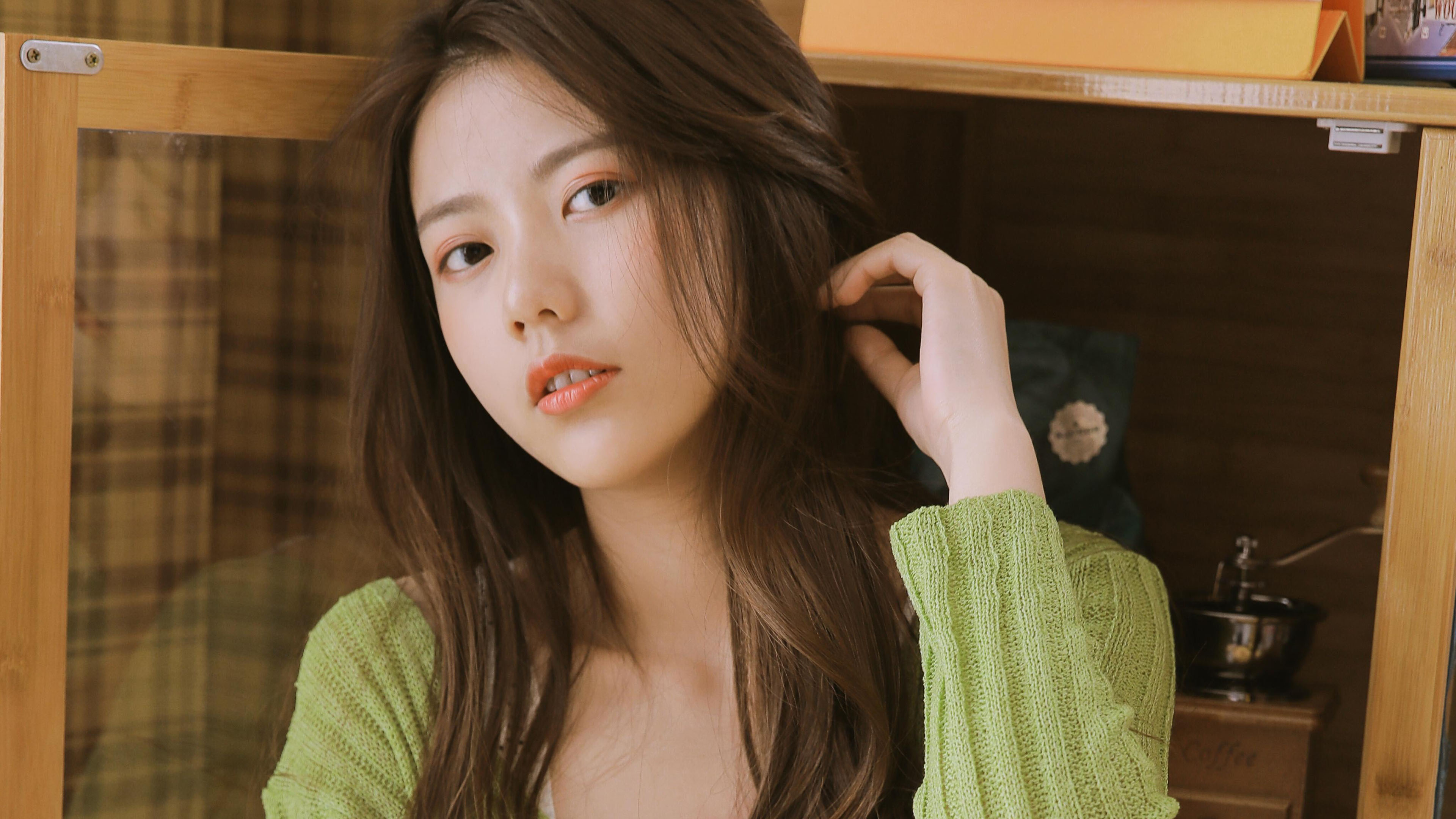 清纯,气质女孩,绿色毛衣,长发