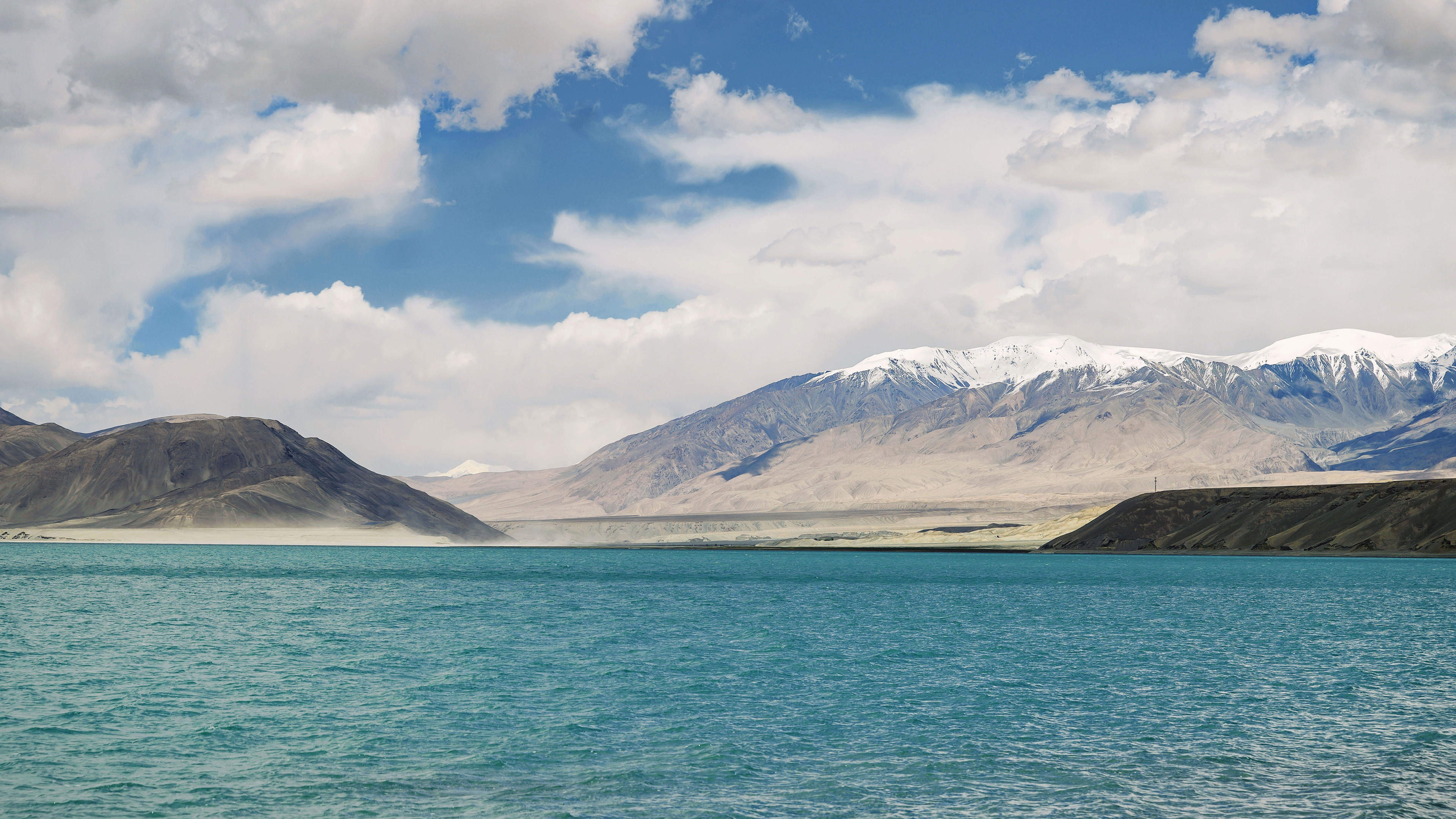 自然风光,自然山川,雪山,清澈湖,白云