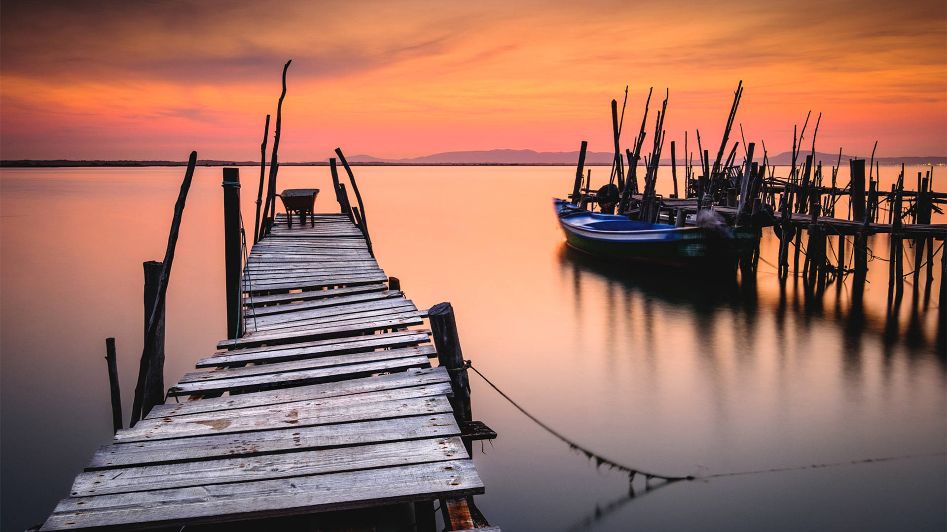 落日余晖,问下,废弃的码头,小船