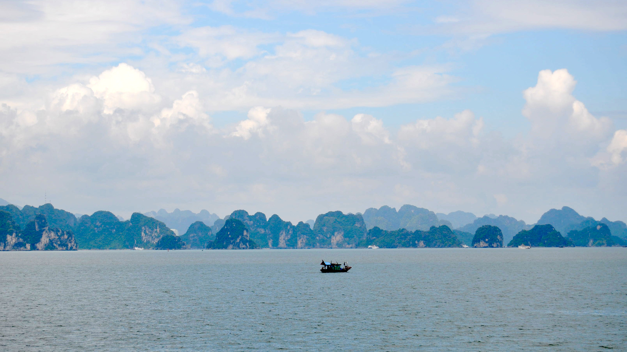 自然风光,小船,微波粼粼