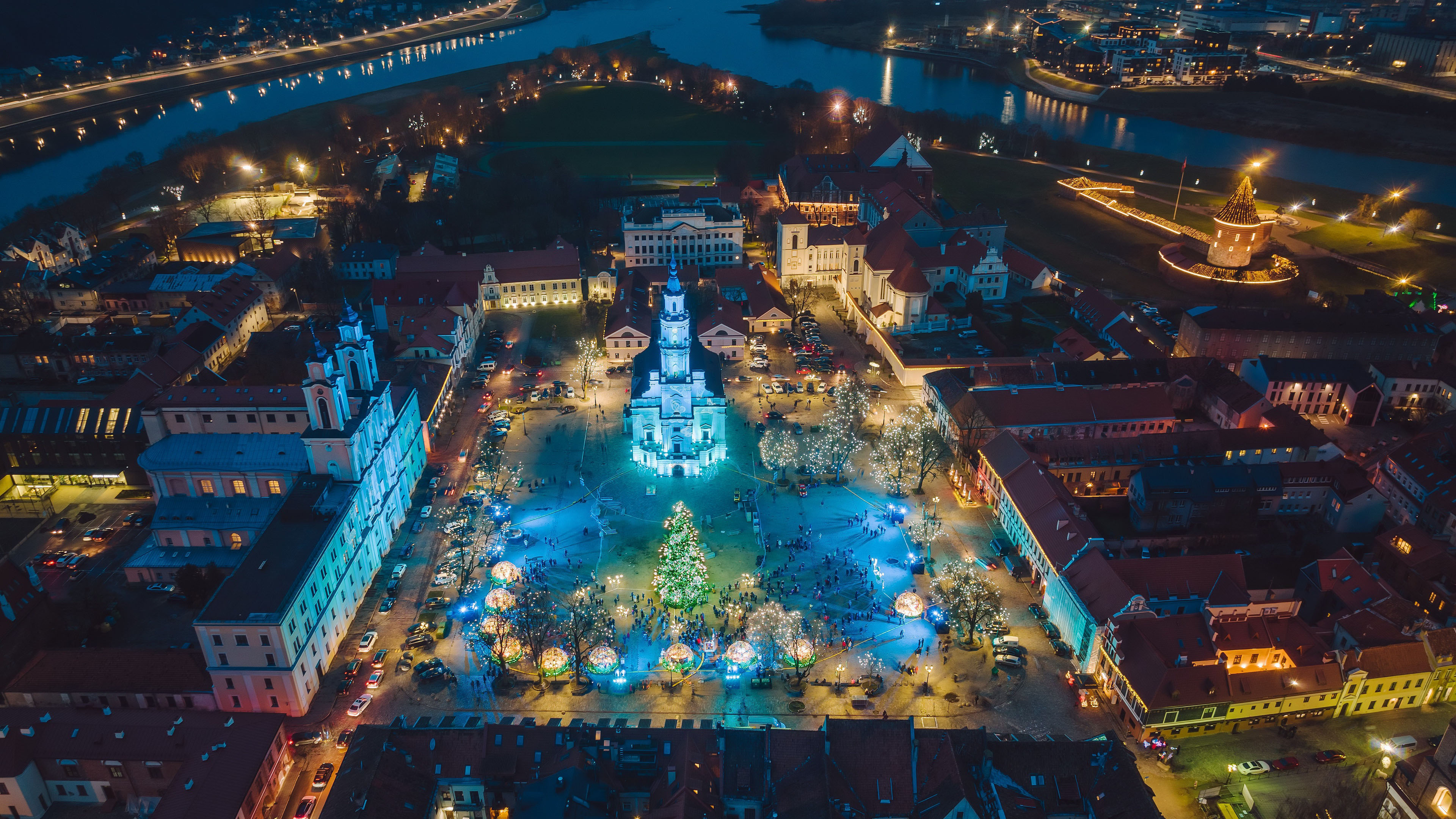 城市夜景,教堂,航拍溜冰场