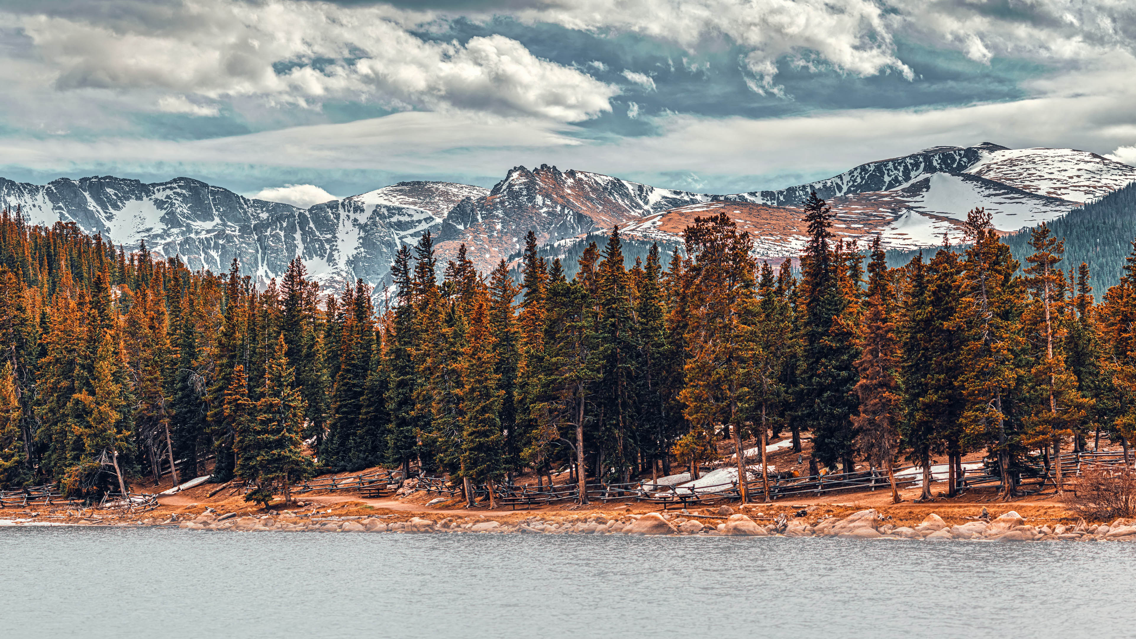 秋意正浓,树林,雪山,高原,微波粼粼