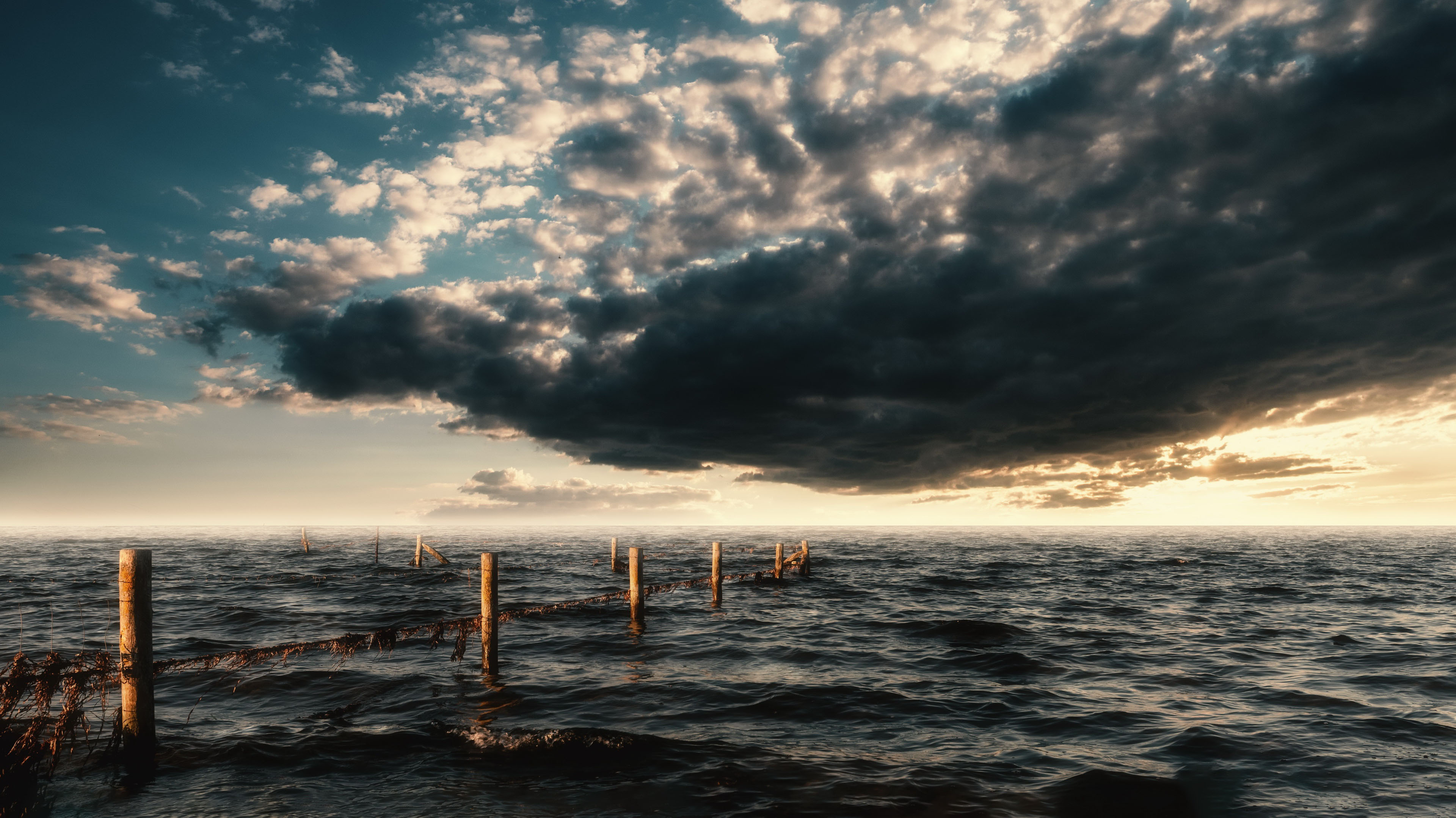 海洋天堂,海浪,乌云