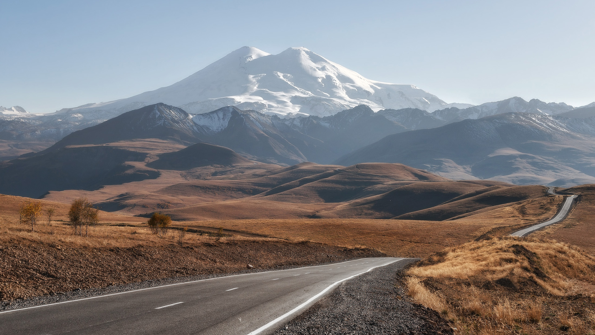 自然风光,高速公路,雪山,蜿蜒