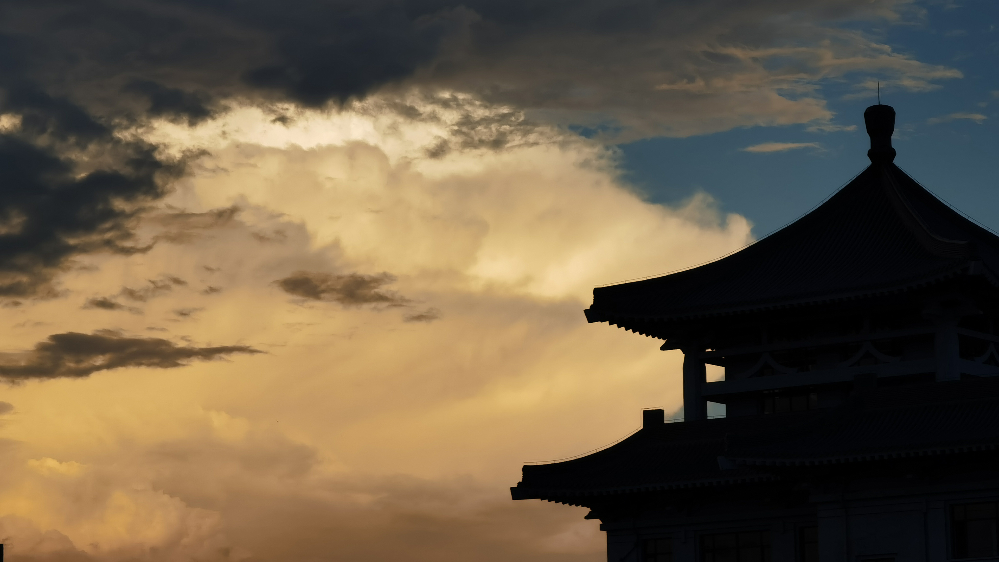 落日余晖,楼阁,云朵