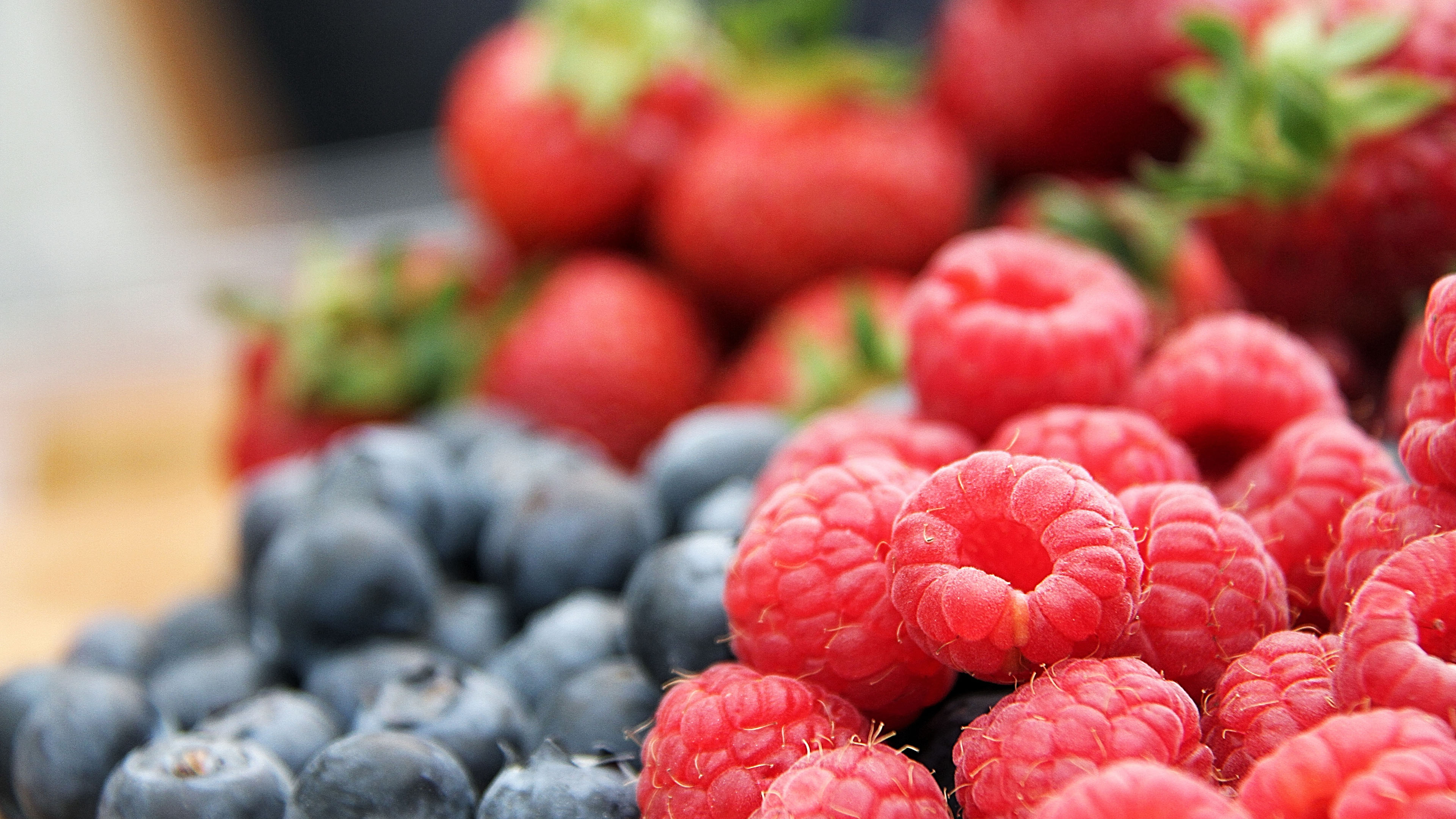 动感水果,蓝莓,树莓,草莓