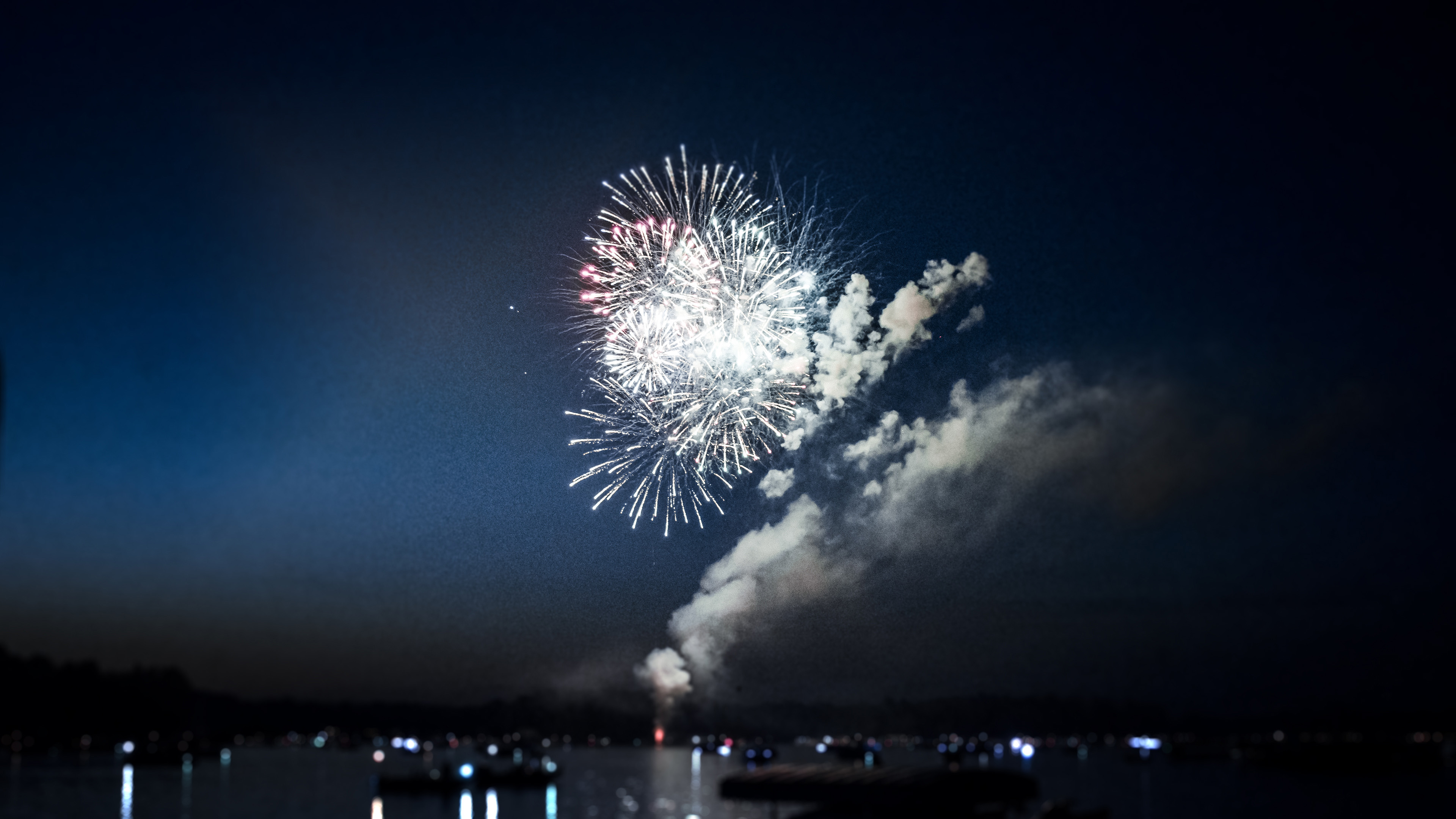 城市夜景,烟火,火花