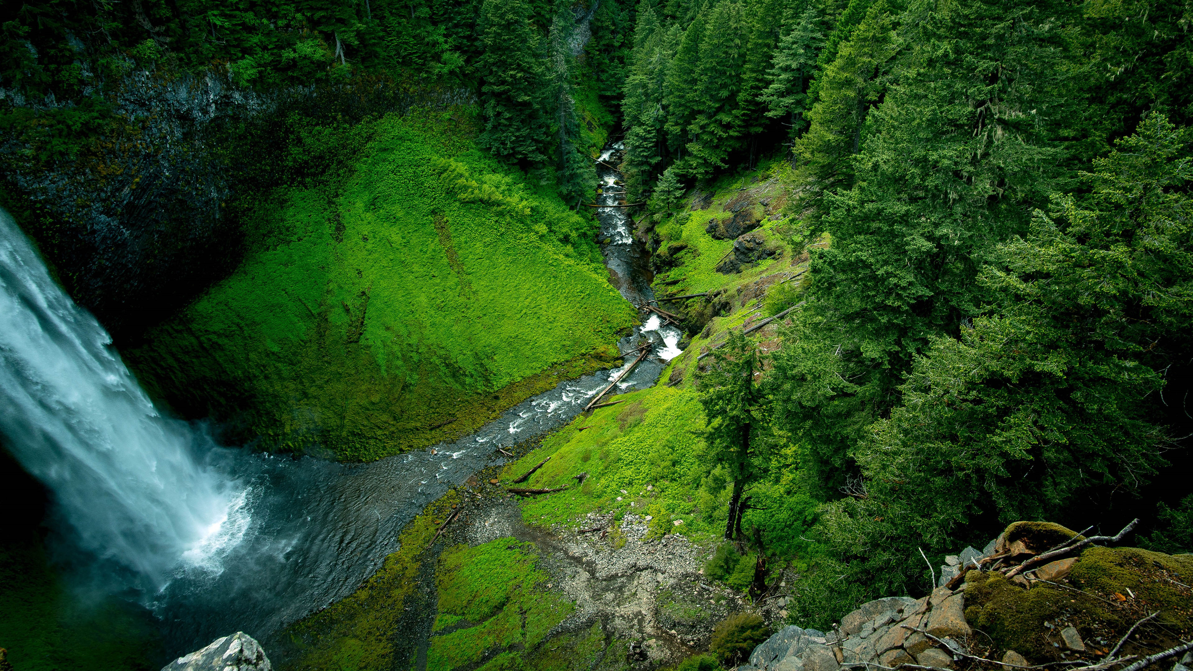 炎炎夏日,瀑布,山谷,小溪,清凉