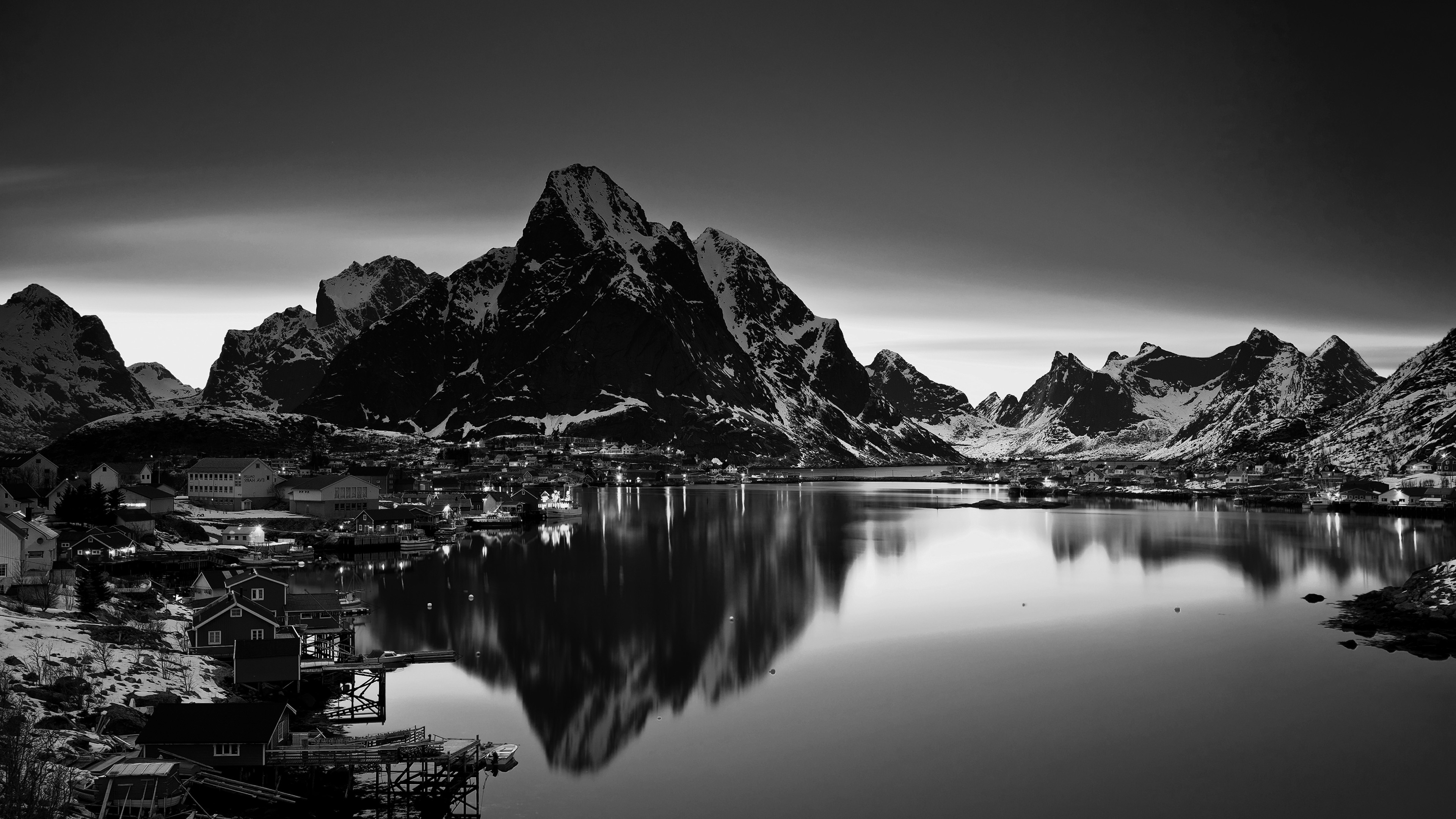 挪威,冰雪小镇,雪山,倒影