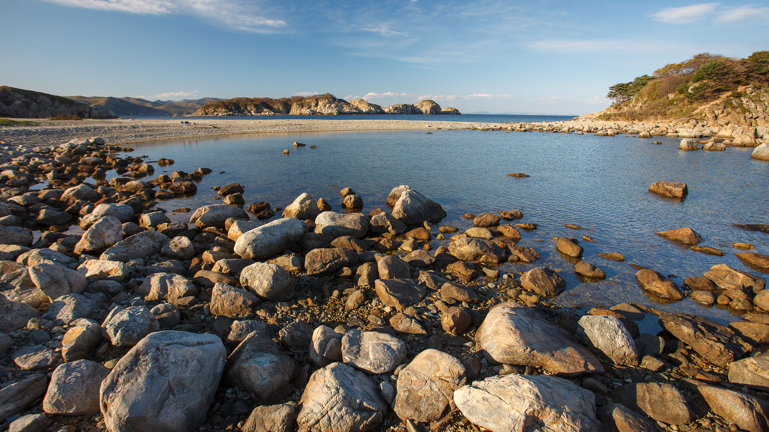 自然风光,石头,湖畔,微波粼粼