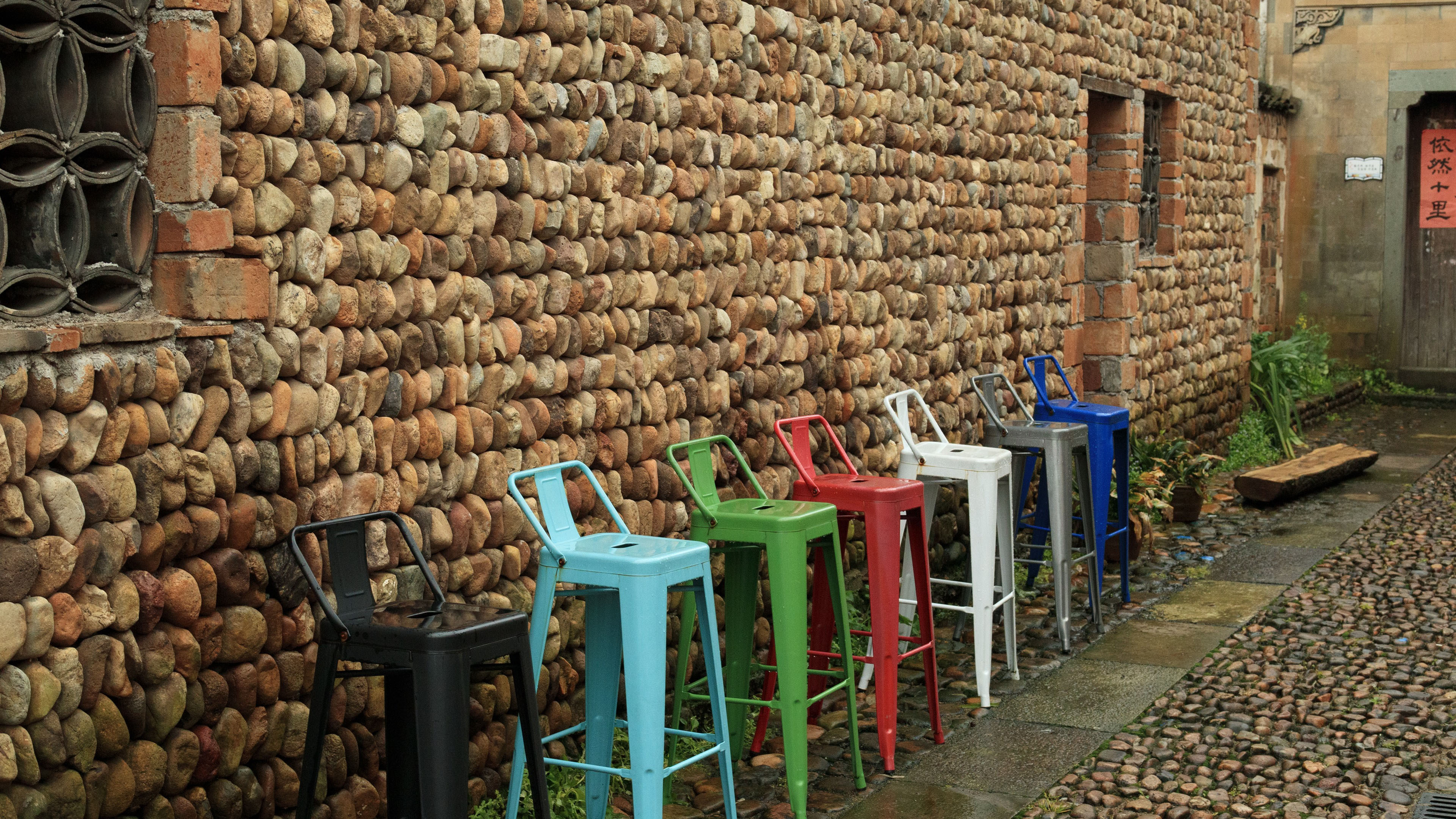 静物写真,凳子,石墙,对联,文字