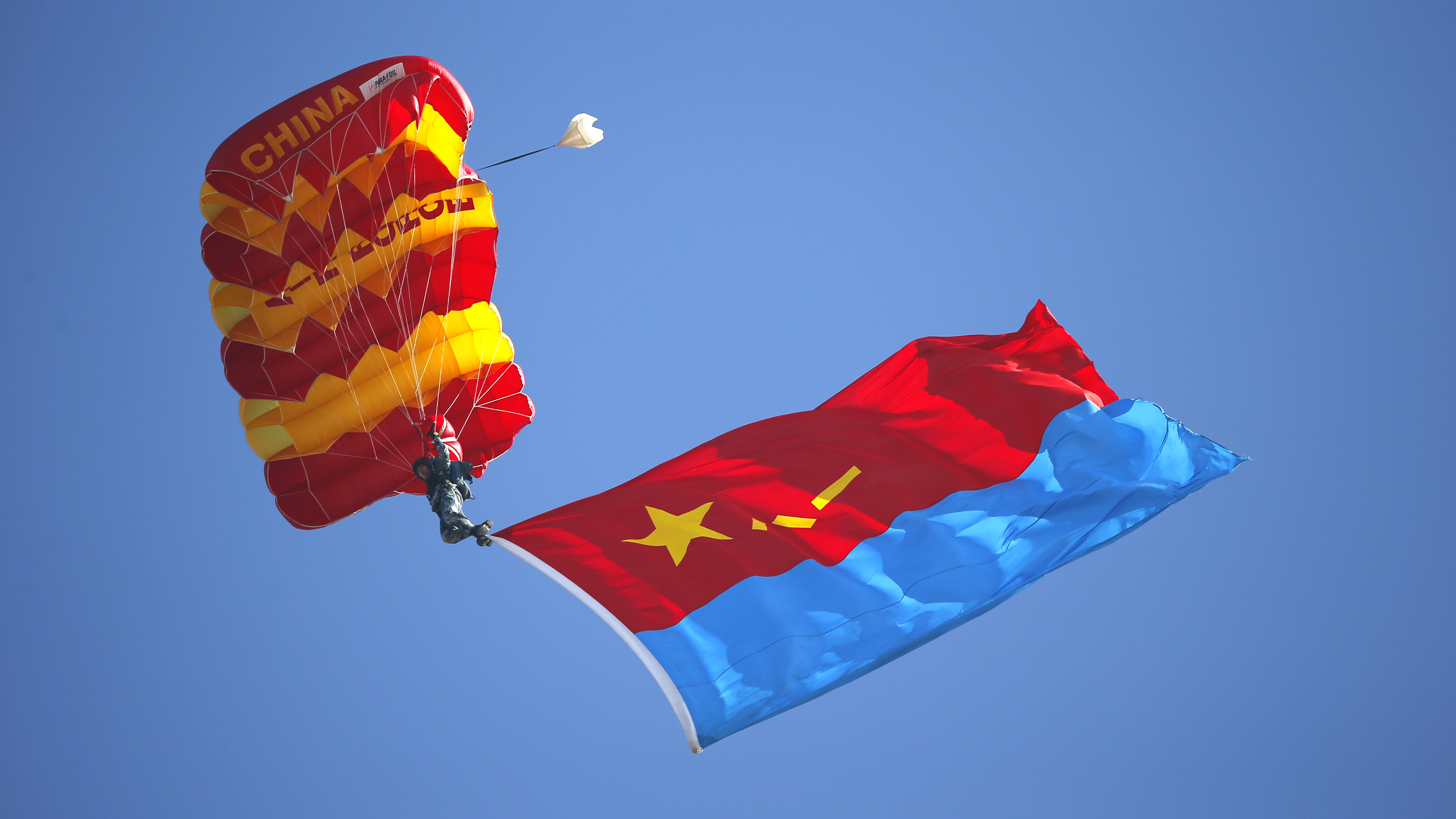 解放军,八一,军旗,跳伞