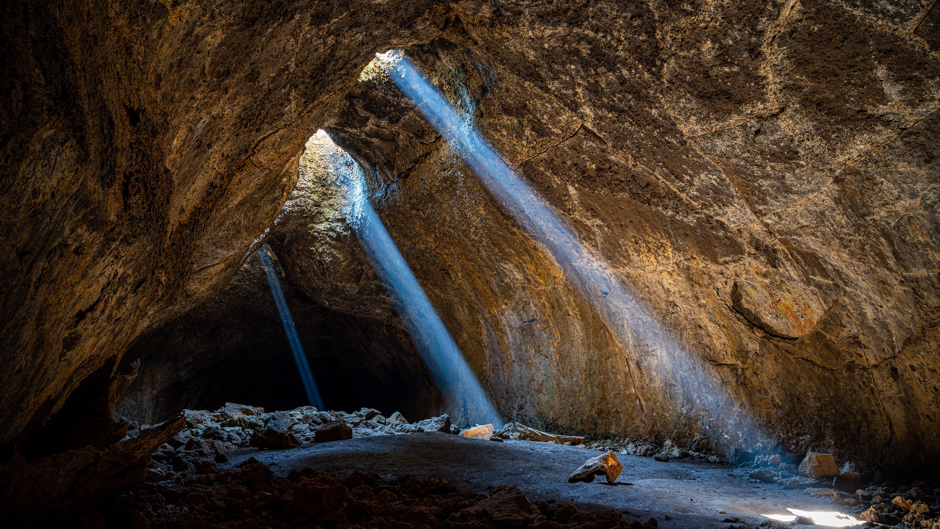 自然风光,阳光,山洞,巨大石窟