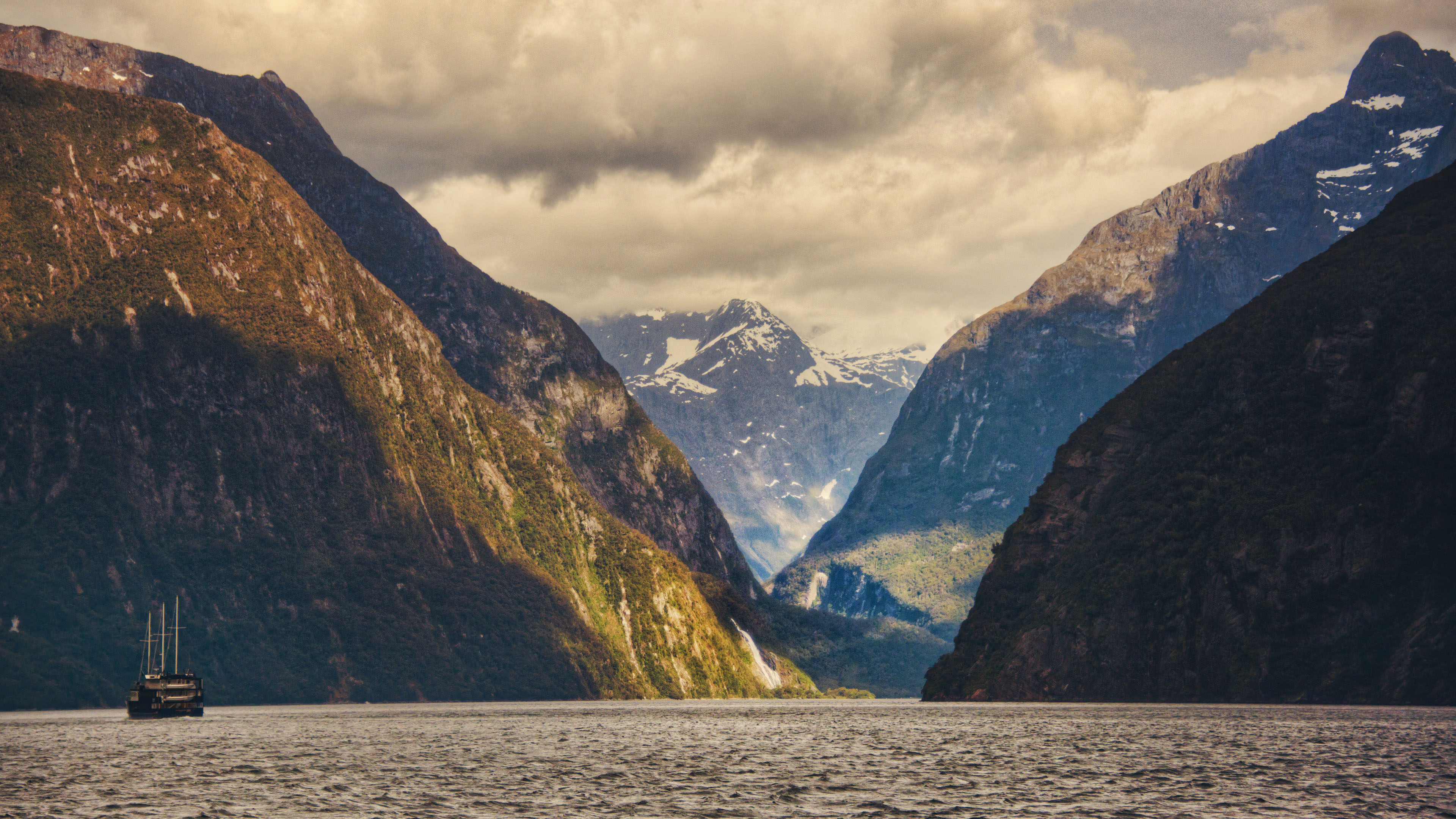自然风光,山谷,大江,轮船