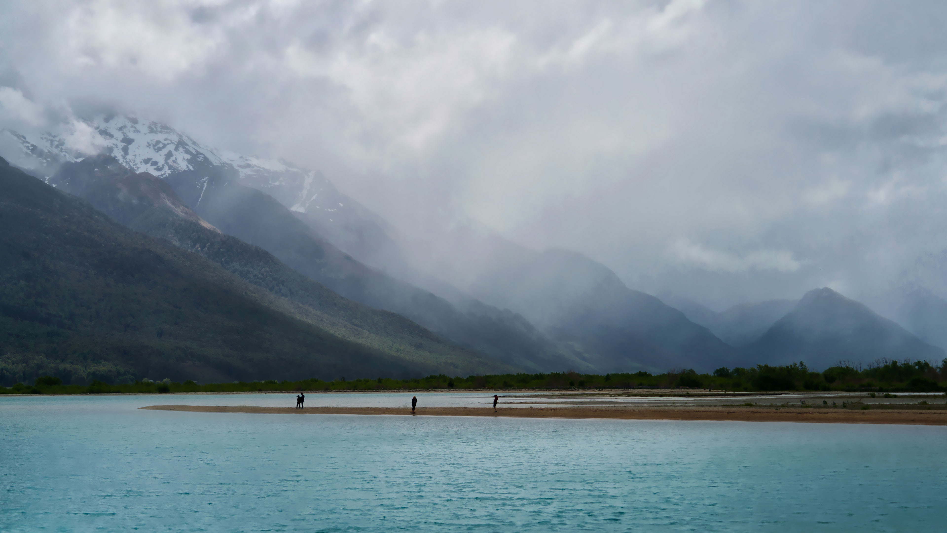 自然风光,雪山,迷雾,微波粼粼