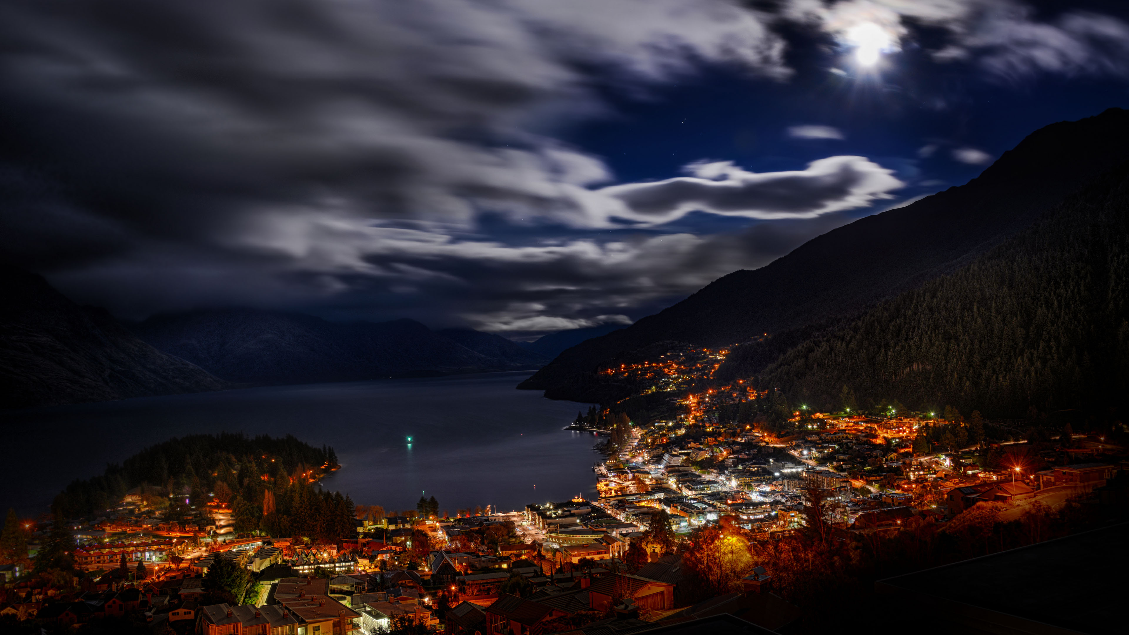 城市夜景,湖滨,灯光