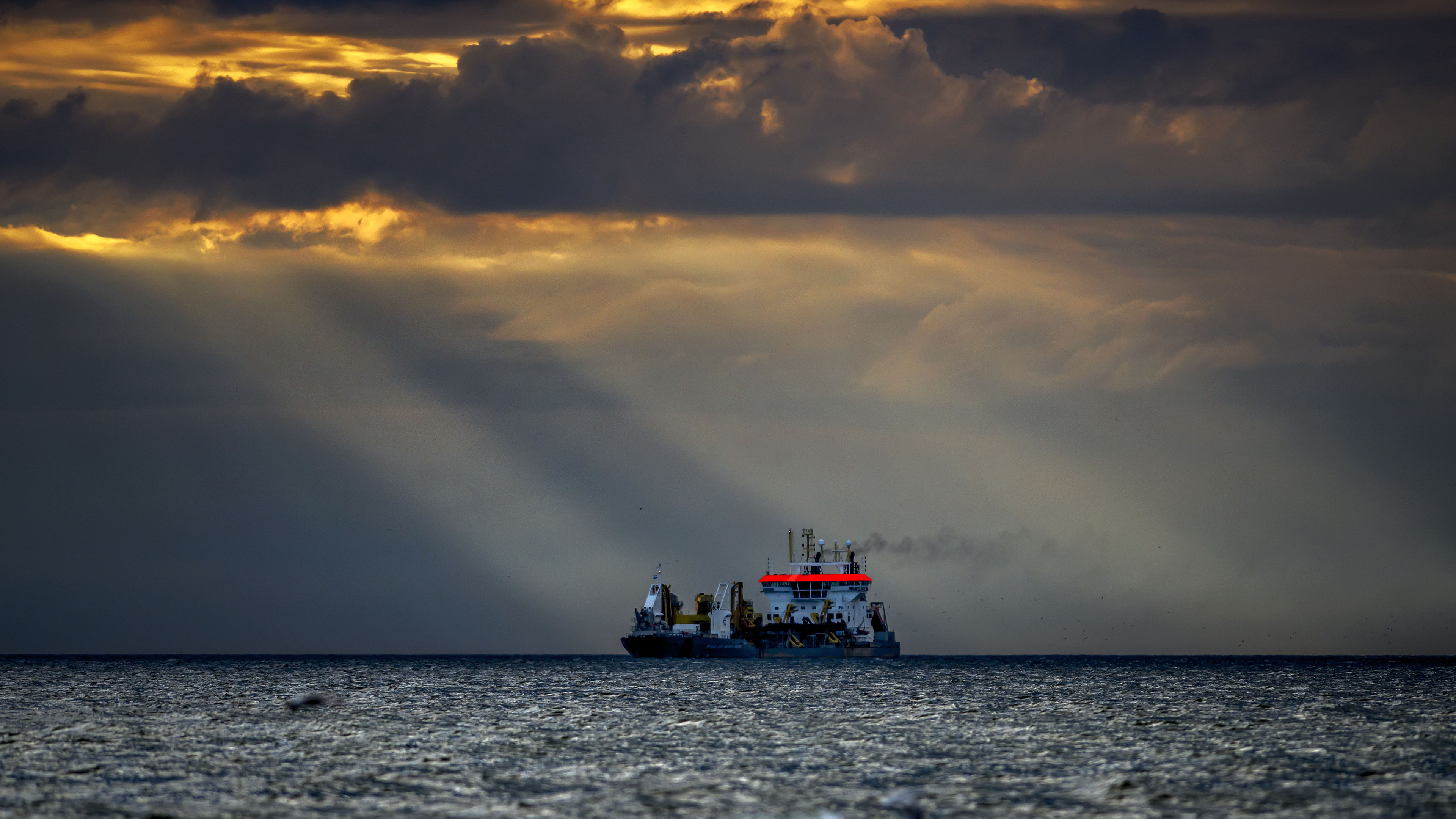 海洋天堂,轮船,海平面,金光