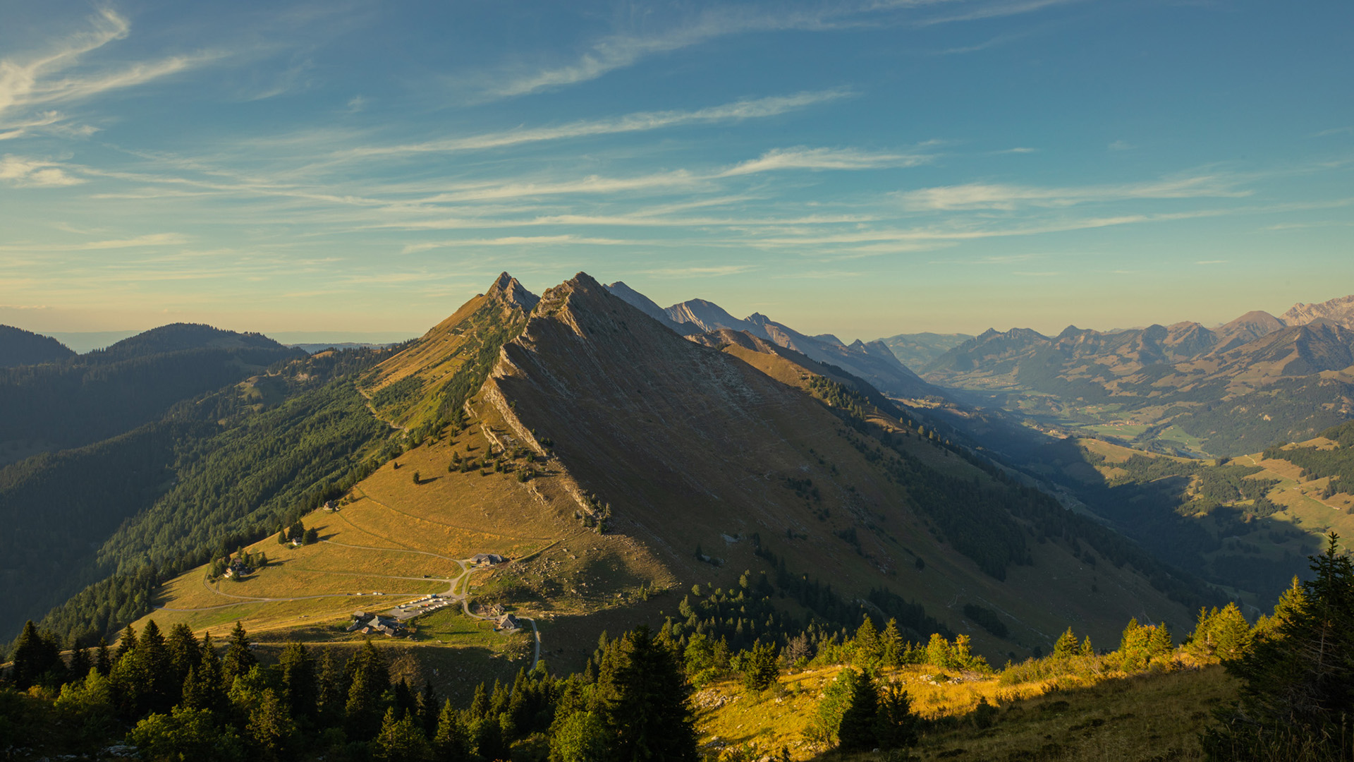 自然风光,高山,山坡,树林,俯瞰