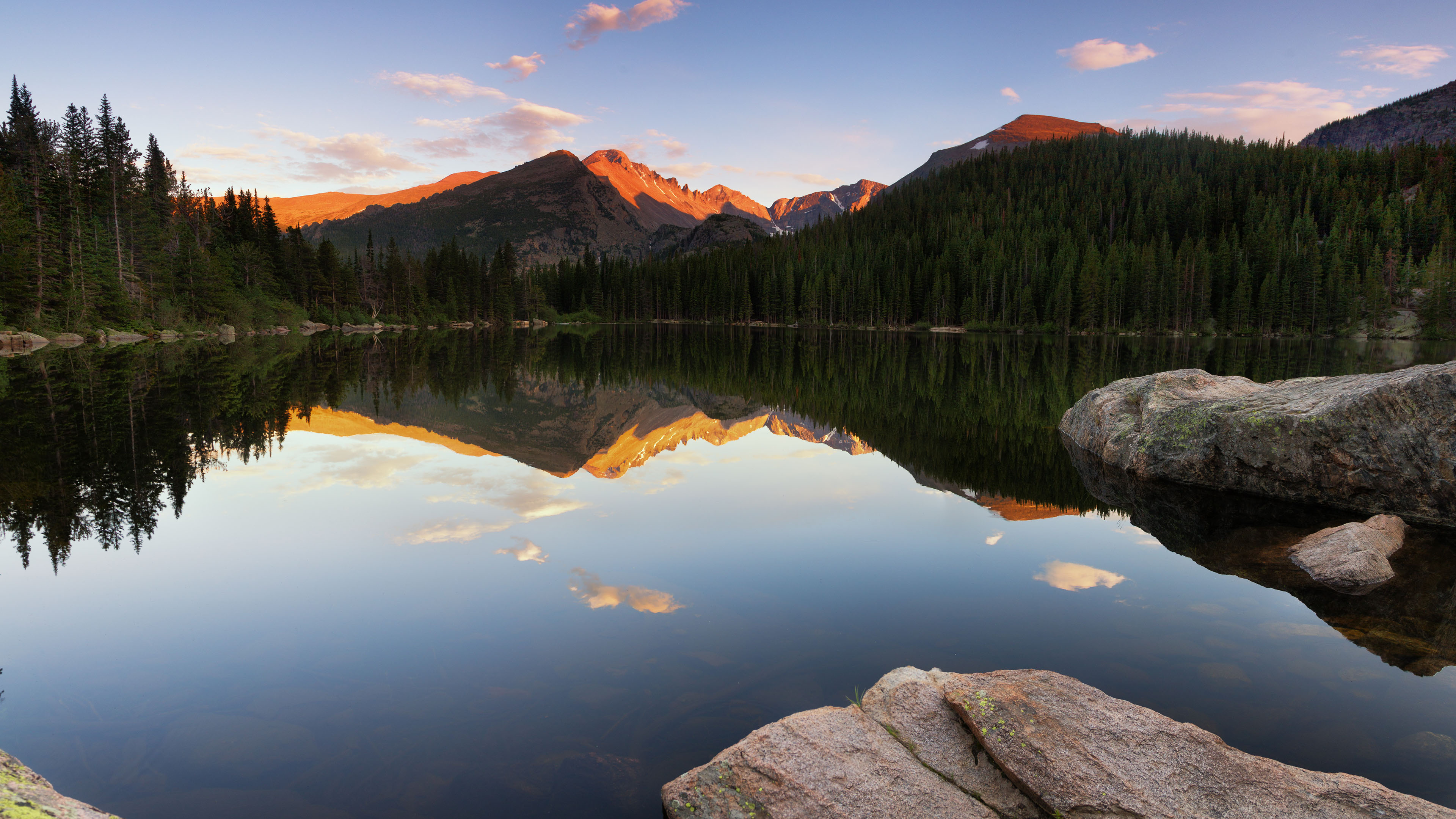湖水,倒影,树林,云朵,石头