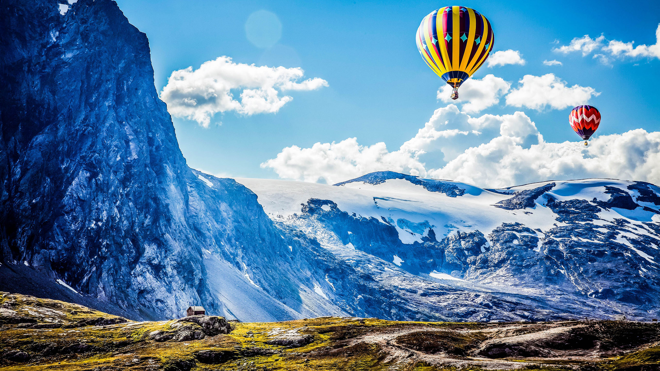 自然风光,热气球,小屋,雪山