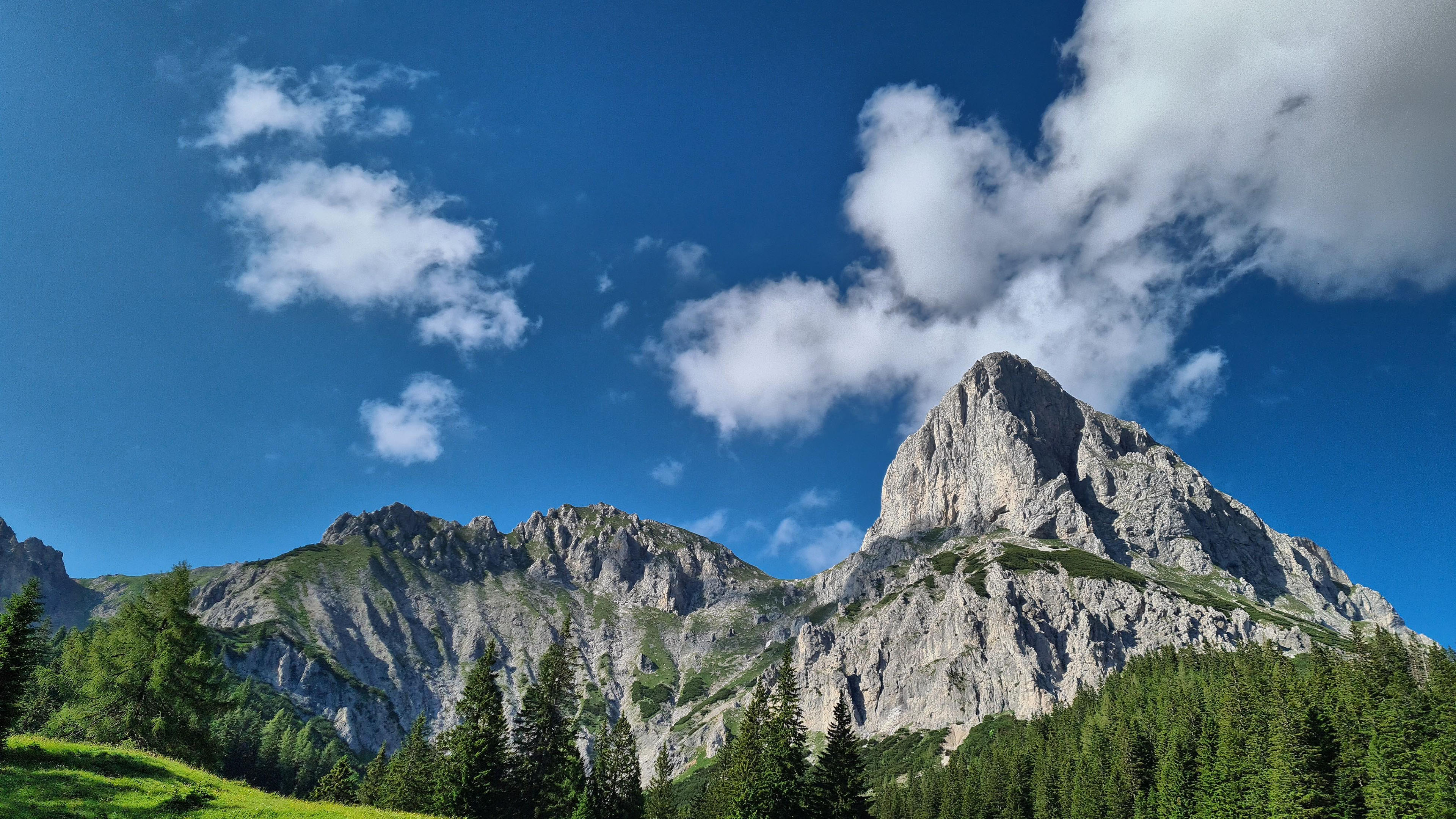 山峰,树林,云朵