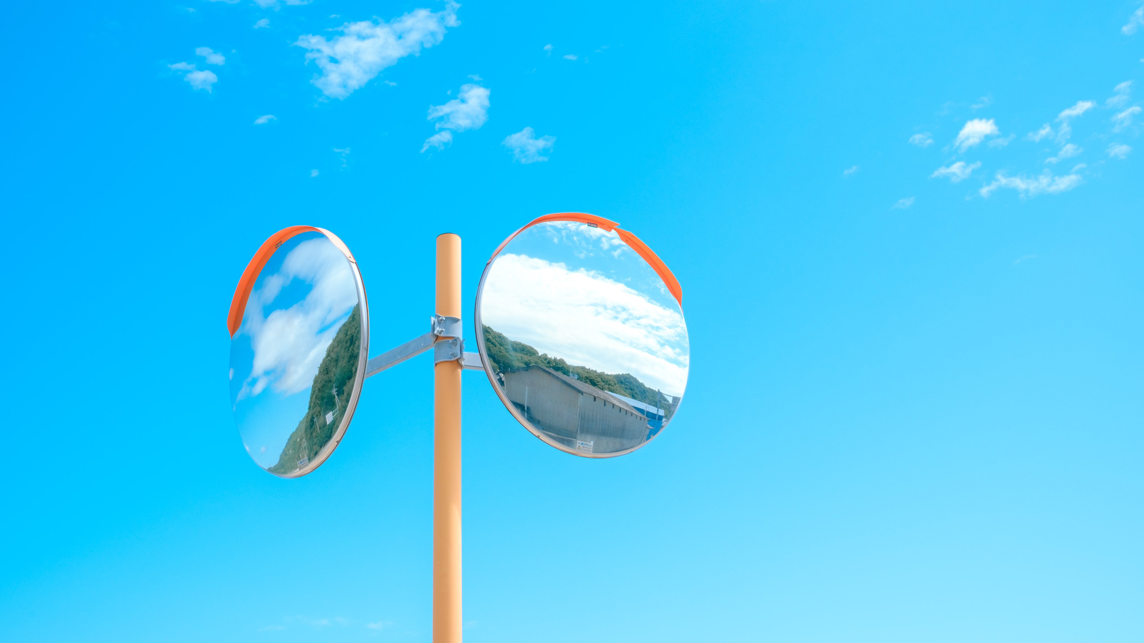 反光镜,蓝天