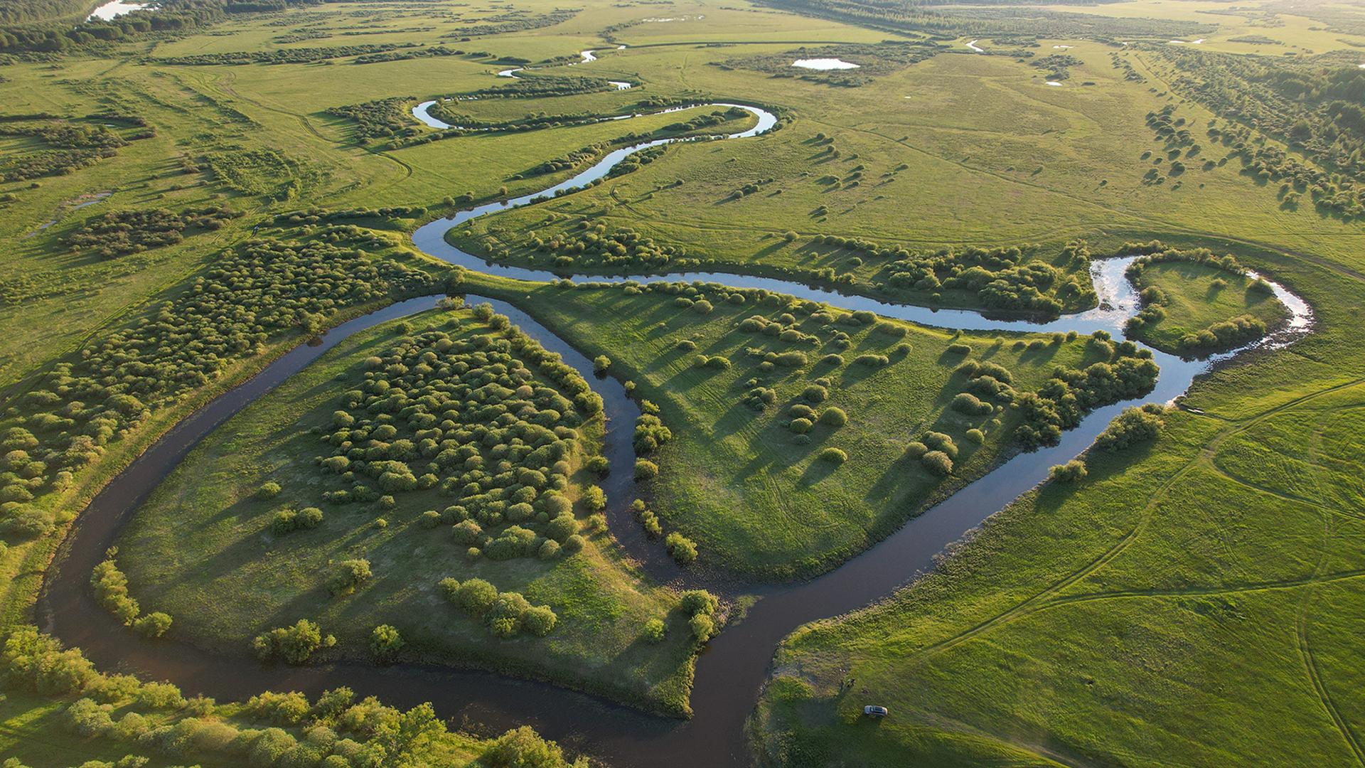 自然风光,草原,蜿蜒河流,平原