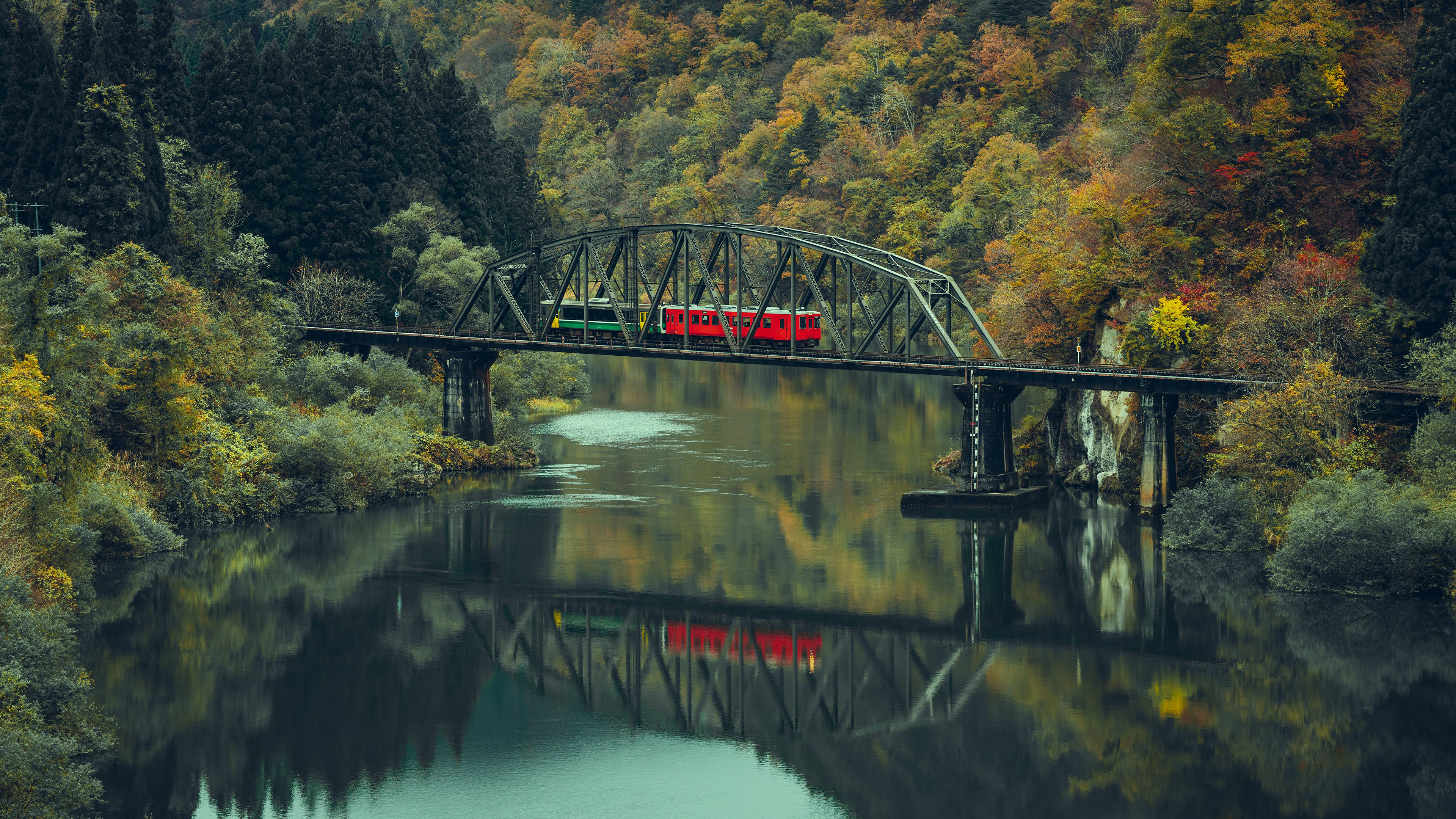 孜然粉光,铁桥,火车