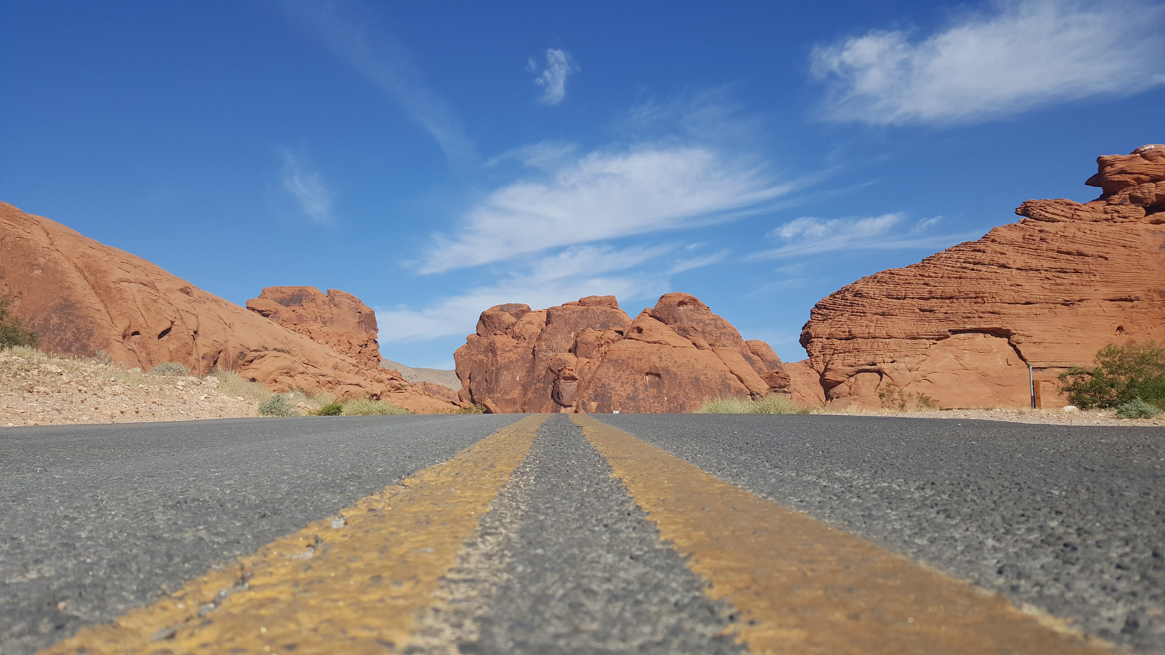 双实线,公路,戈壁,荒漠