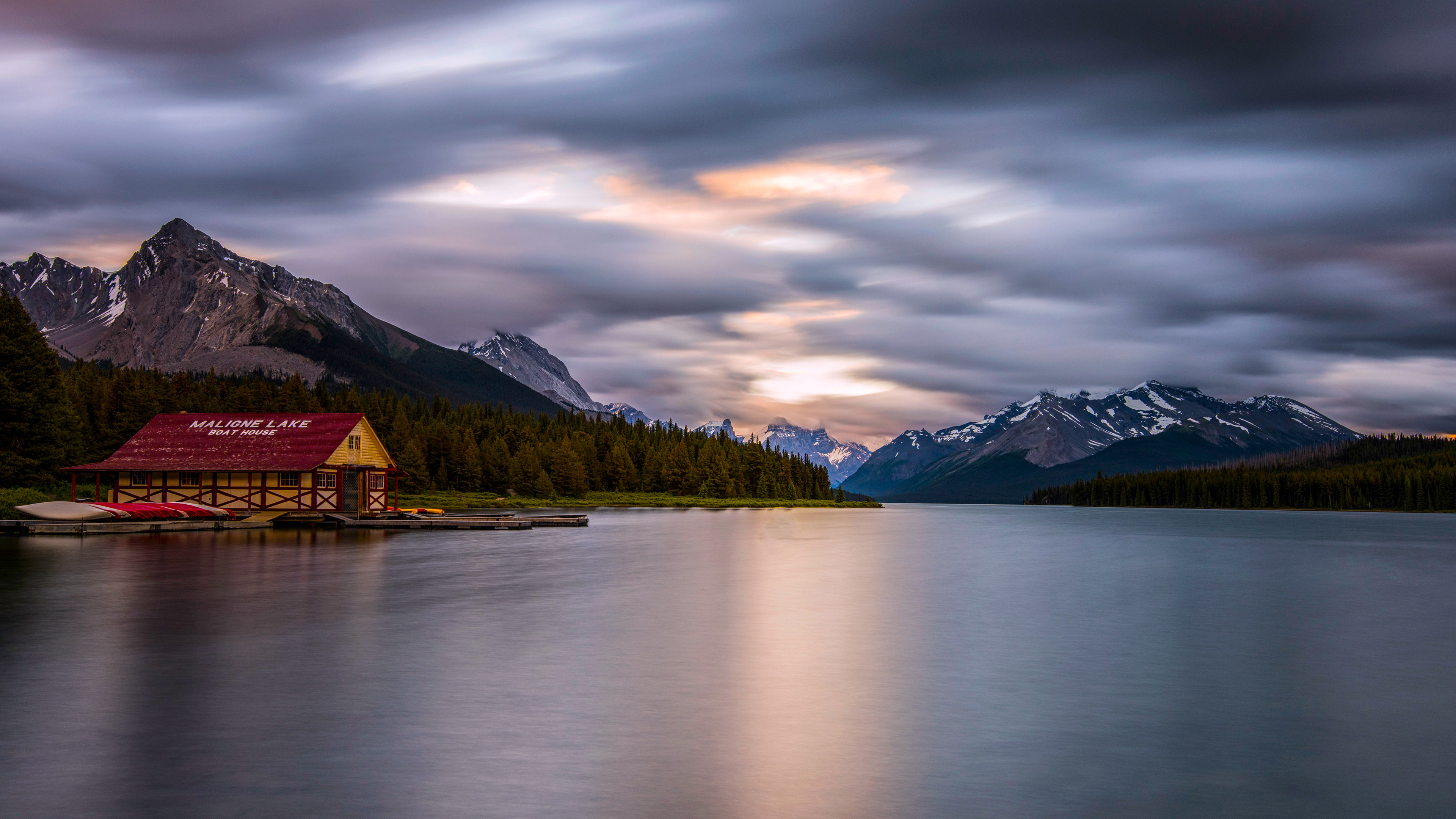 自然风光,湖水,乌云,小木屋,码头